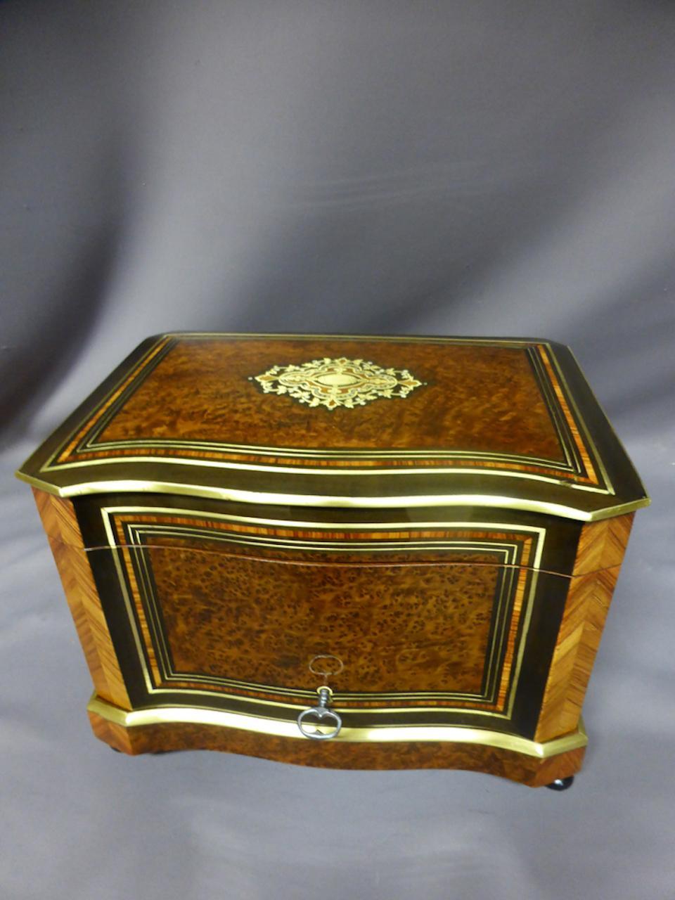 19th Century Napoleon III Burl and Mother-of-Pearl Cigar Boxe For Sale 1