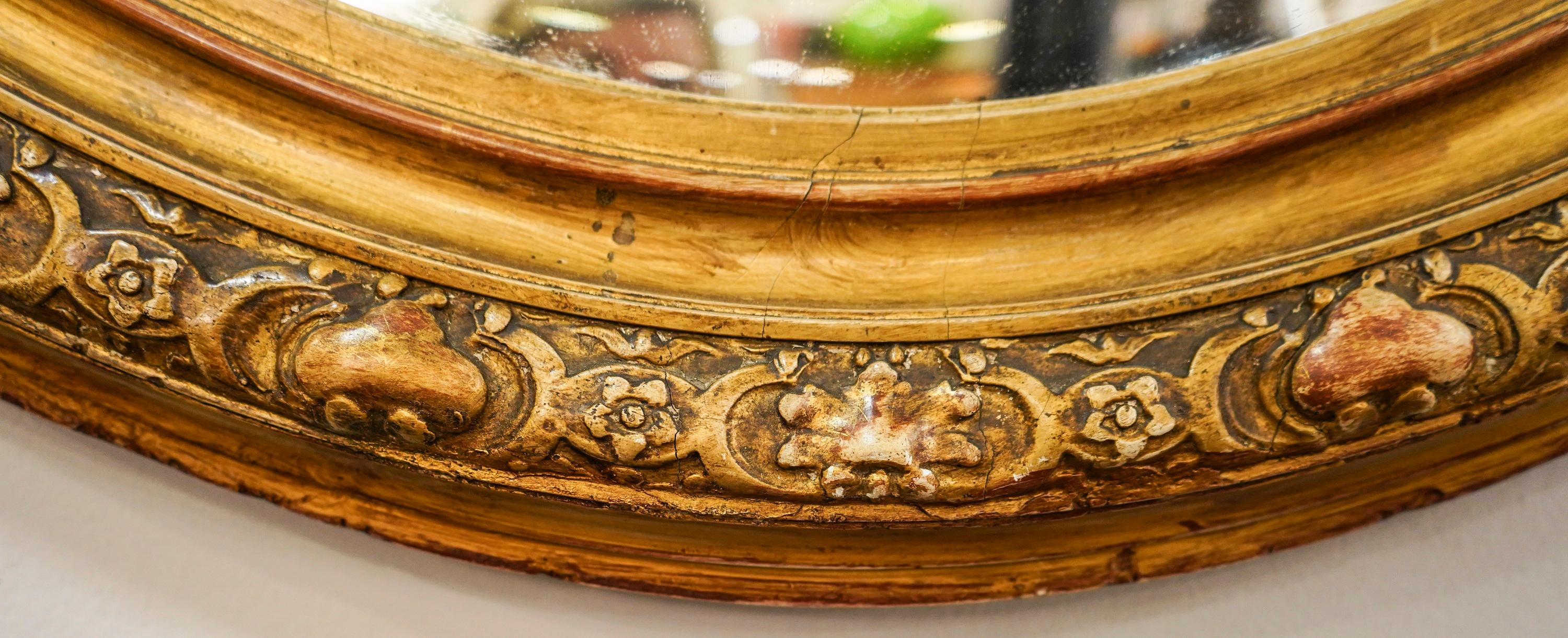 Amazing oval French wall mirror in carved and gilded wood, Napoleon III, circa 1970.
Vegetable border and tuft with two puttis, rolls, flowers and rockery.
In a very good condition with age and use, it has his original beveled crystal with silver