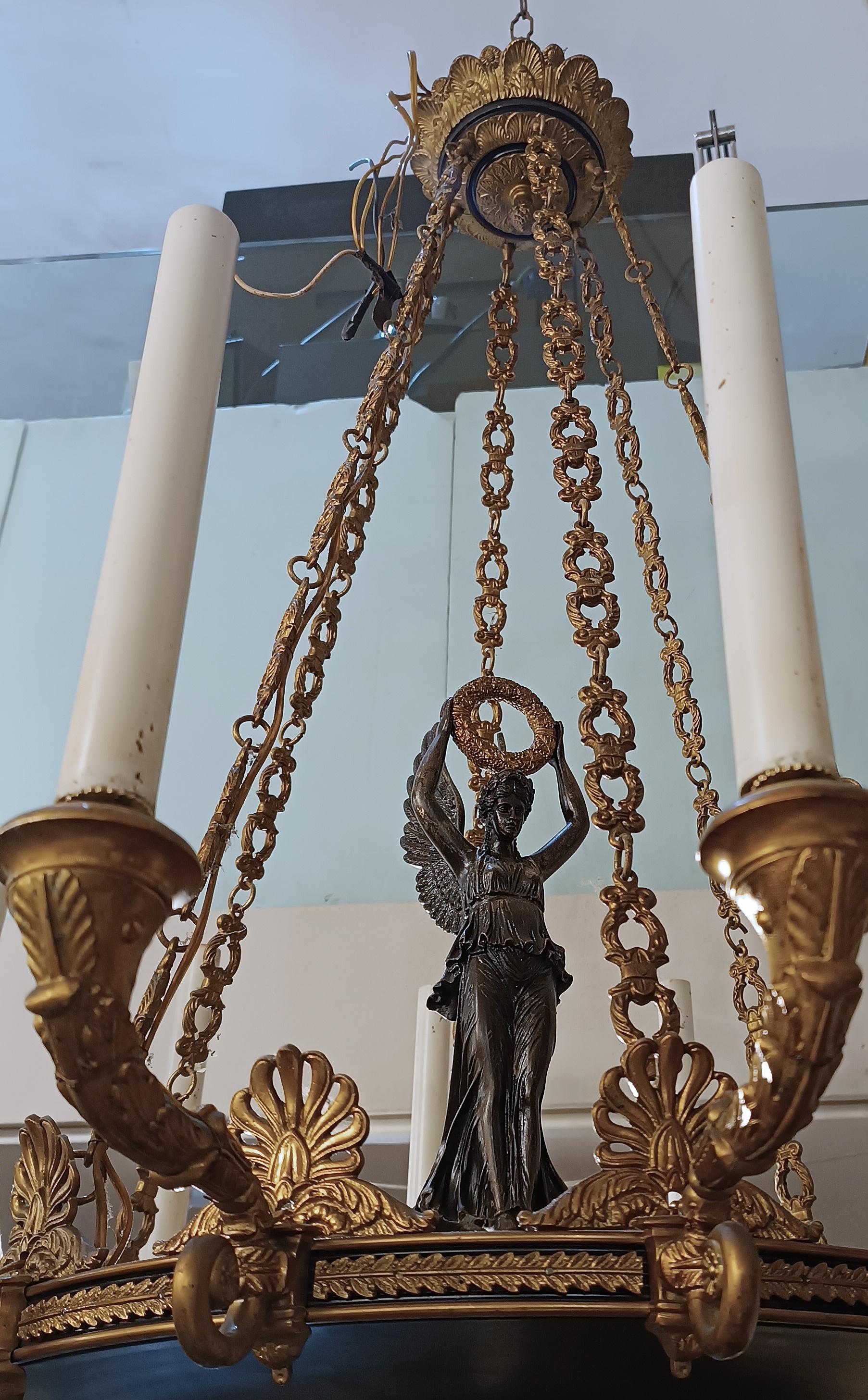 19th CENTURY NAPOLEON III CHANDELIER WITH WINGED VICTORY In Good Condition In Firenze, FI