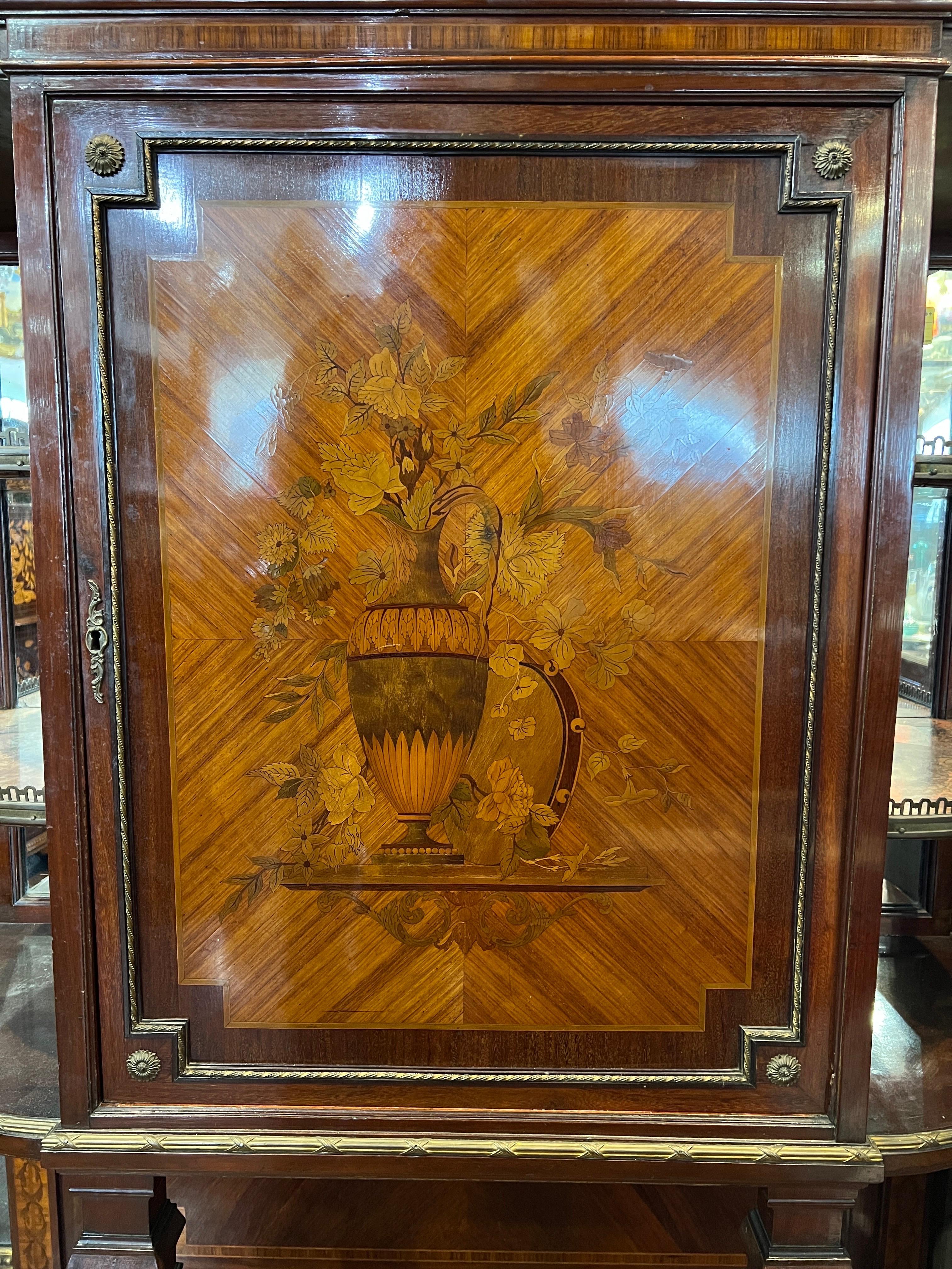 A Fantastic Maison Forest cabinet, signed with stamp on the back, great quality cabinet embellished with very classy bronzes and an inlay worthy of Maison Forest.
Furniture that would suit a prestigious home, the color of its marble and the beauty