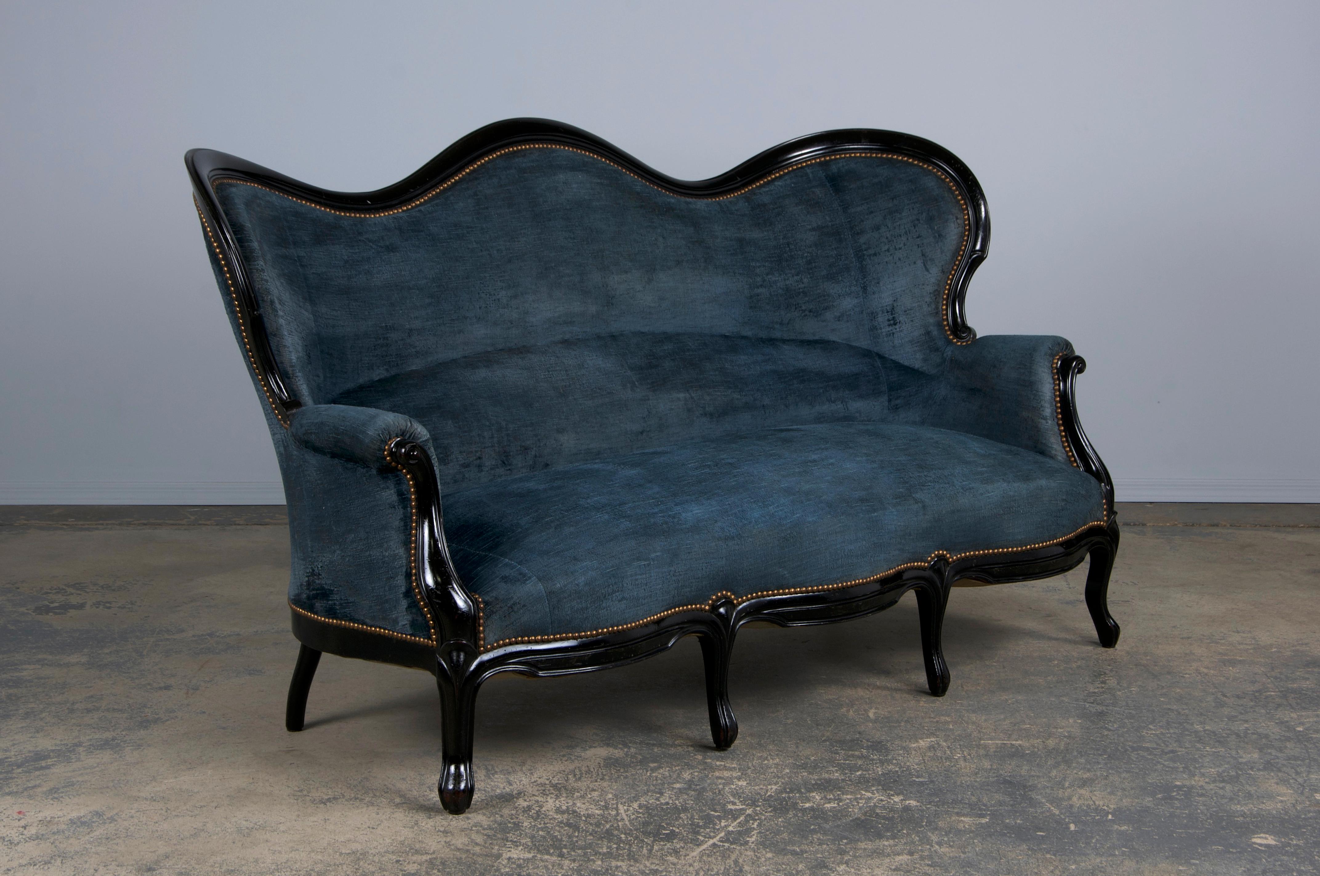 Divano ebanizzato Napoleone III del XIX secolo con velluto blu in vendita 2