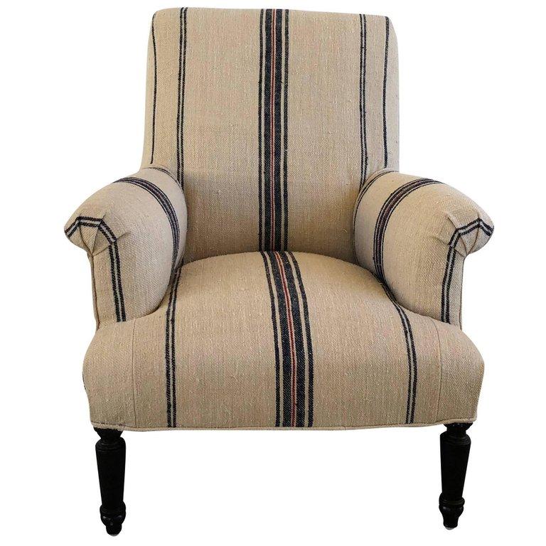An antique Napoleon III Fauteuil, the French side chair is newly reupholstered in an antique hemp fabric, standing on four small hand carded walnut feet, in good condition. Wear consistent with age and use, circa 1860, Paris, France.

Measures: