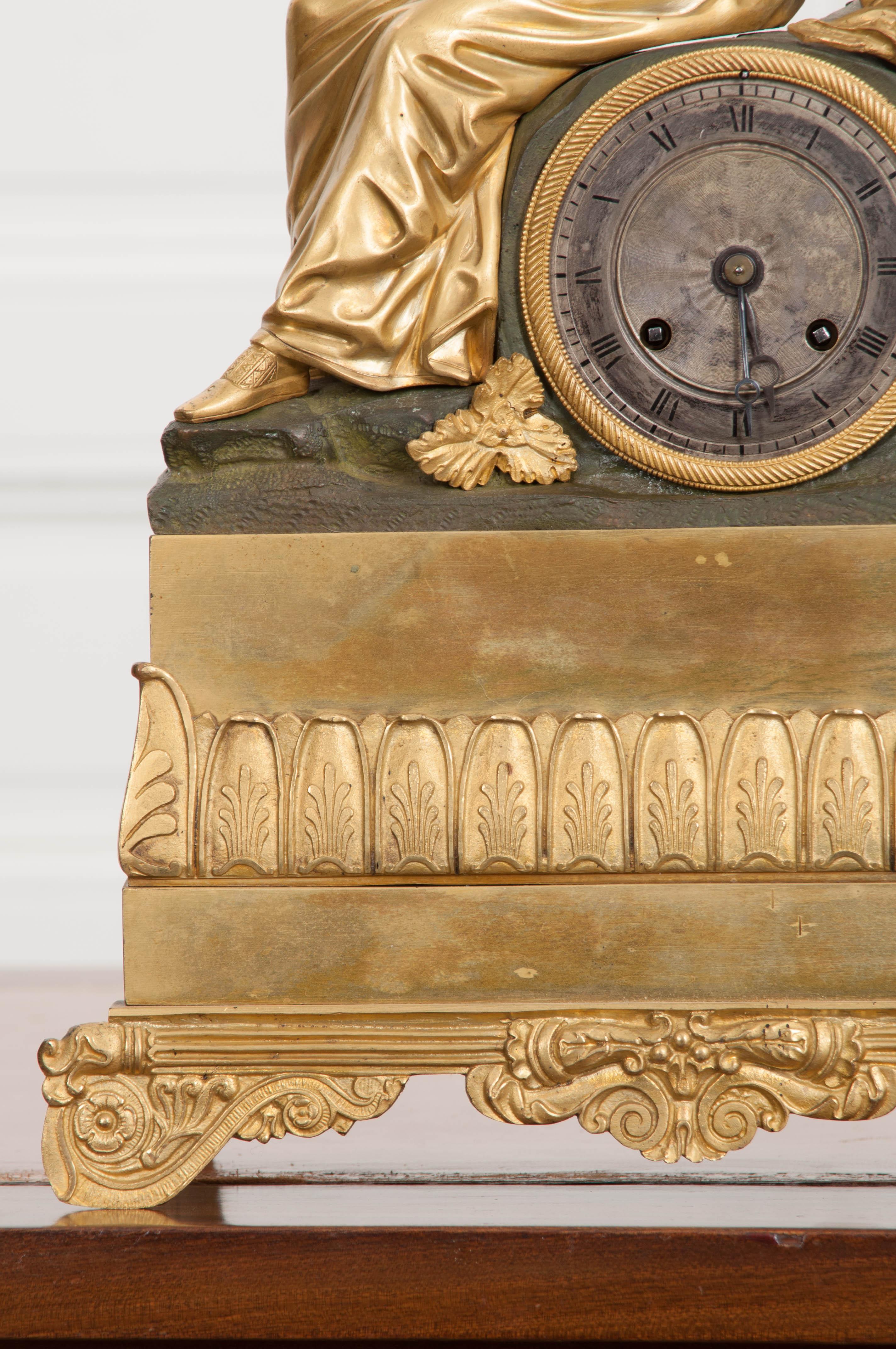 19. Jahrhundert Napoleon III. Feuervergoldete Bronze Figurale Kaminsimsuhr (Französisch) im Angebot