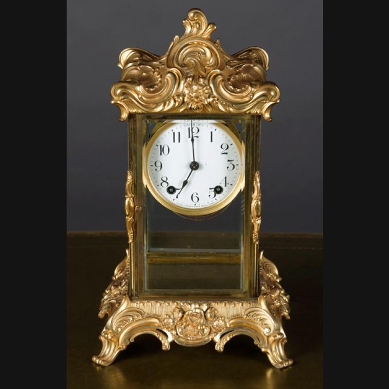 19th Century Napoleon III Fire-Gilt Fireplace Clock In Good Condition For Sale In Berlin, DE