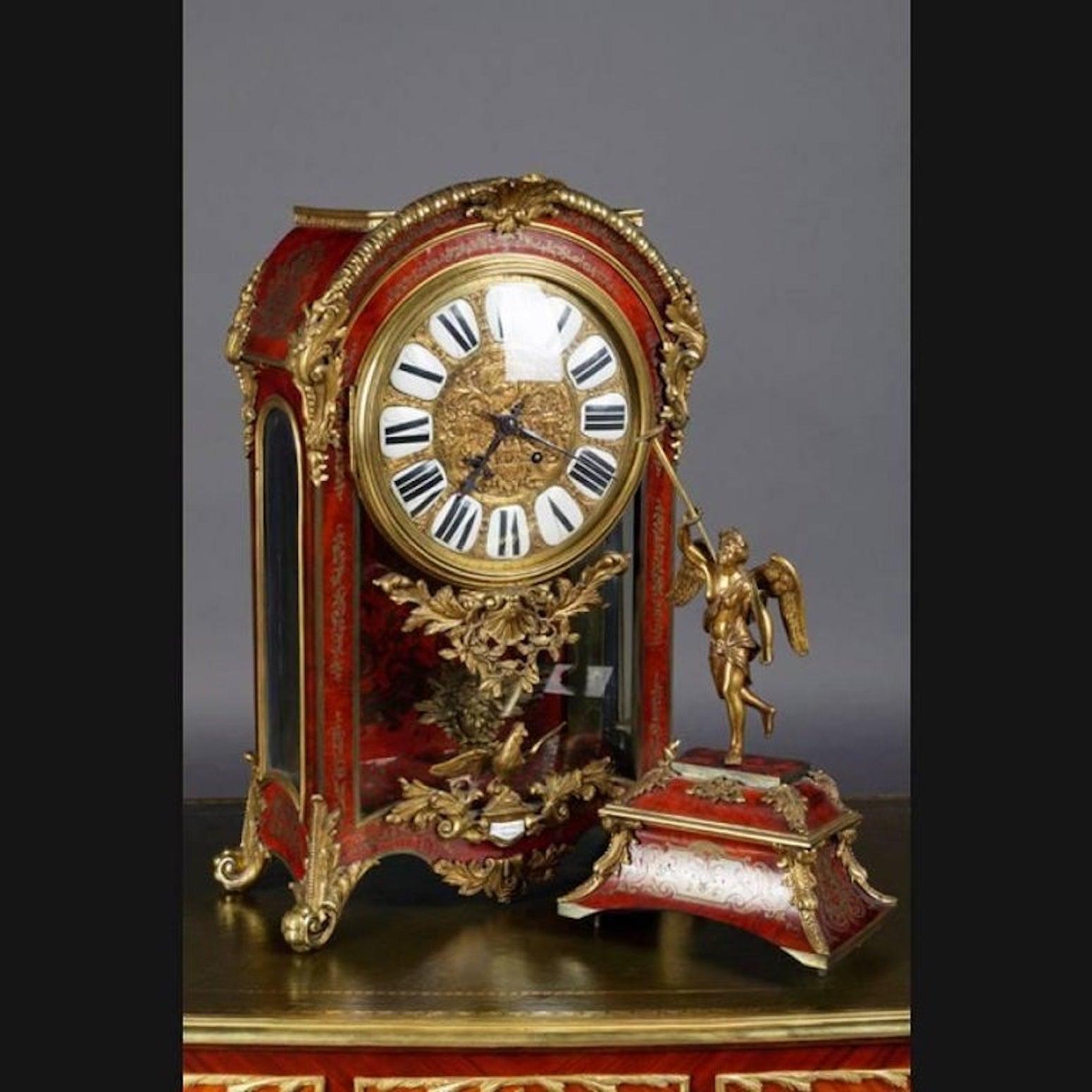 Monumental boulle clock Napoleon III, circa 1850-70 fireplace clock salon clock pendule fireplace clock.
Wooden housing in boulle technique Shieldpade lined with brass, side windows, with rich fire-gilt bronze decoration. Case crowned by full-blown