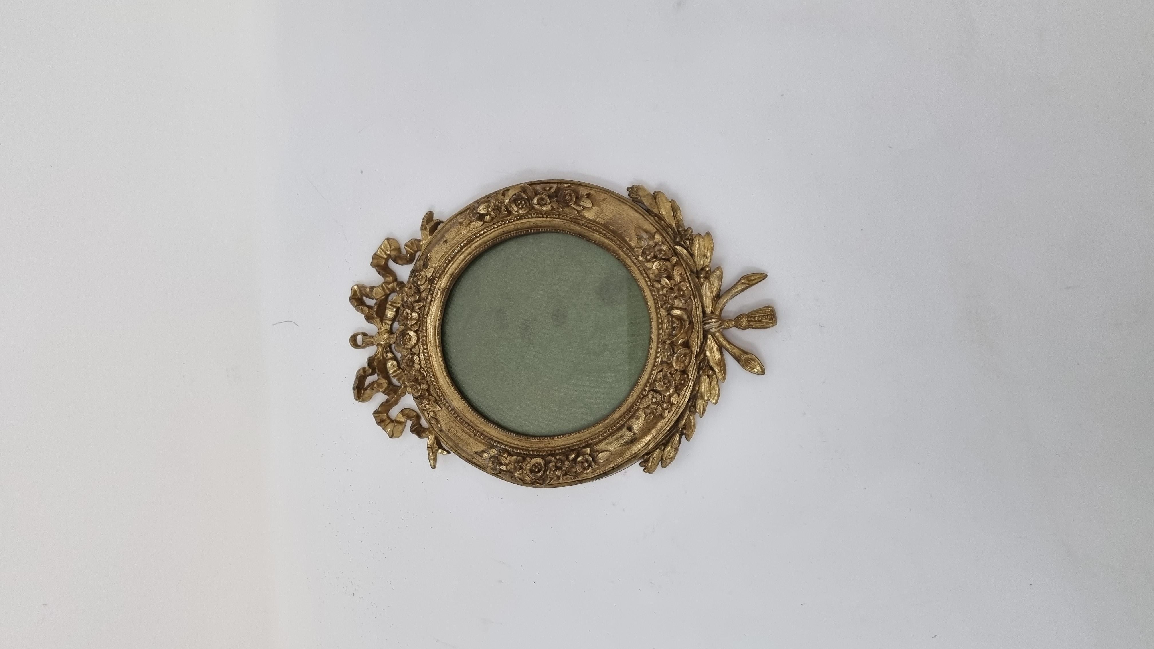 19th Century Napoleon III Frame in Gilded Bronze For Sale 7