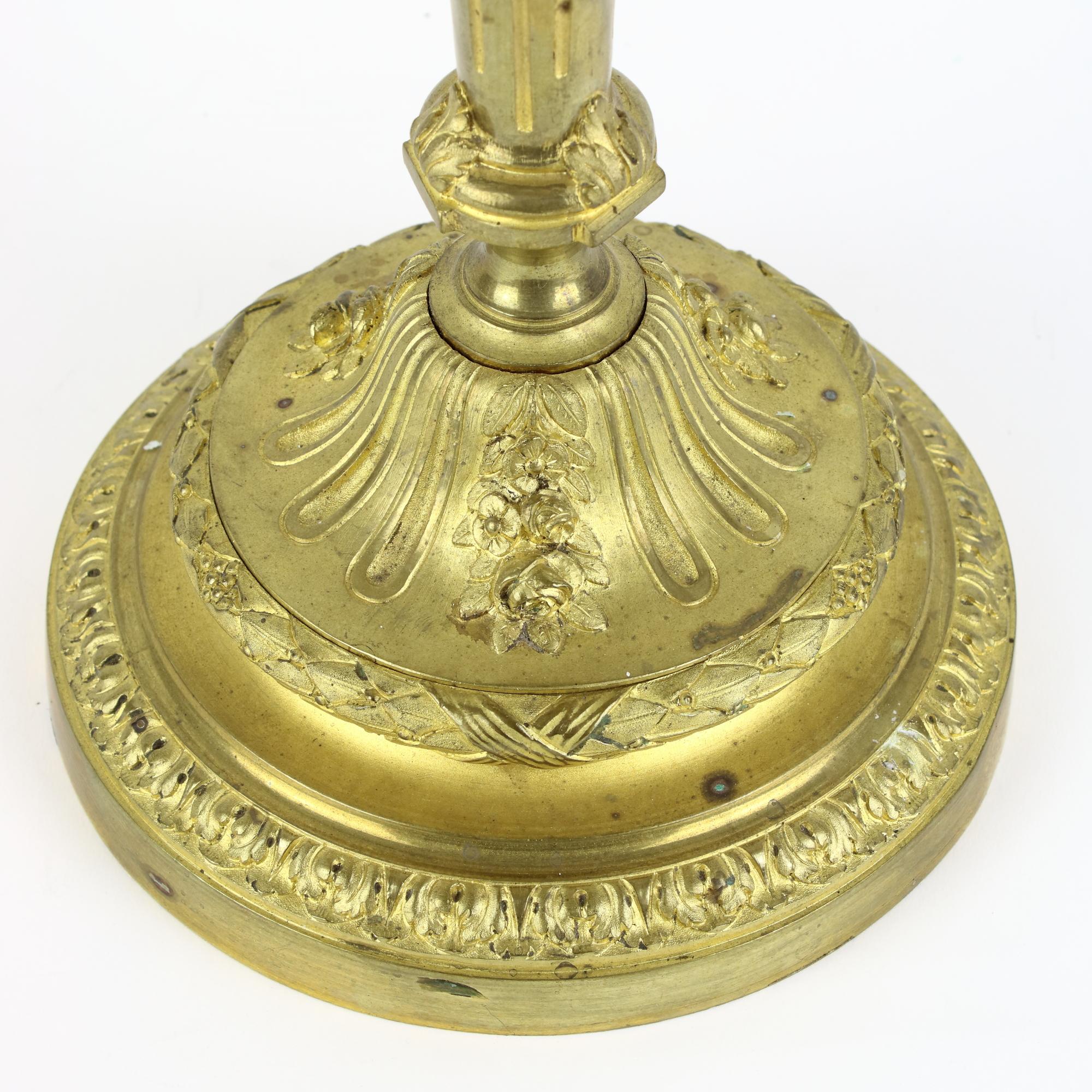 Französische vergoldete Bronzekandelaber im Louis-XVI-Stil, 19. Jahrhundert, Napoleon III. im Angebot 4