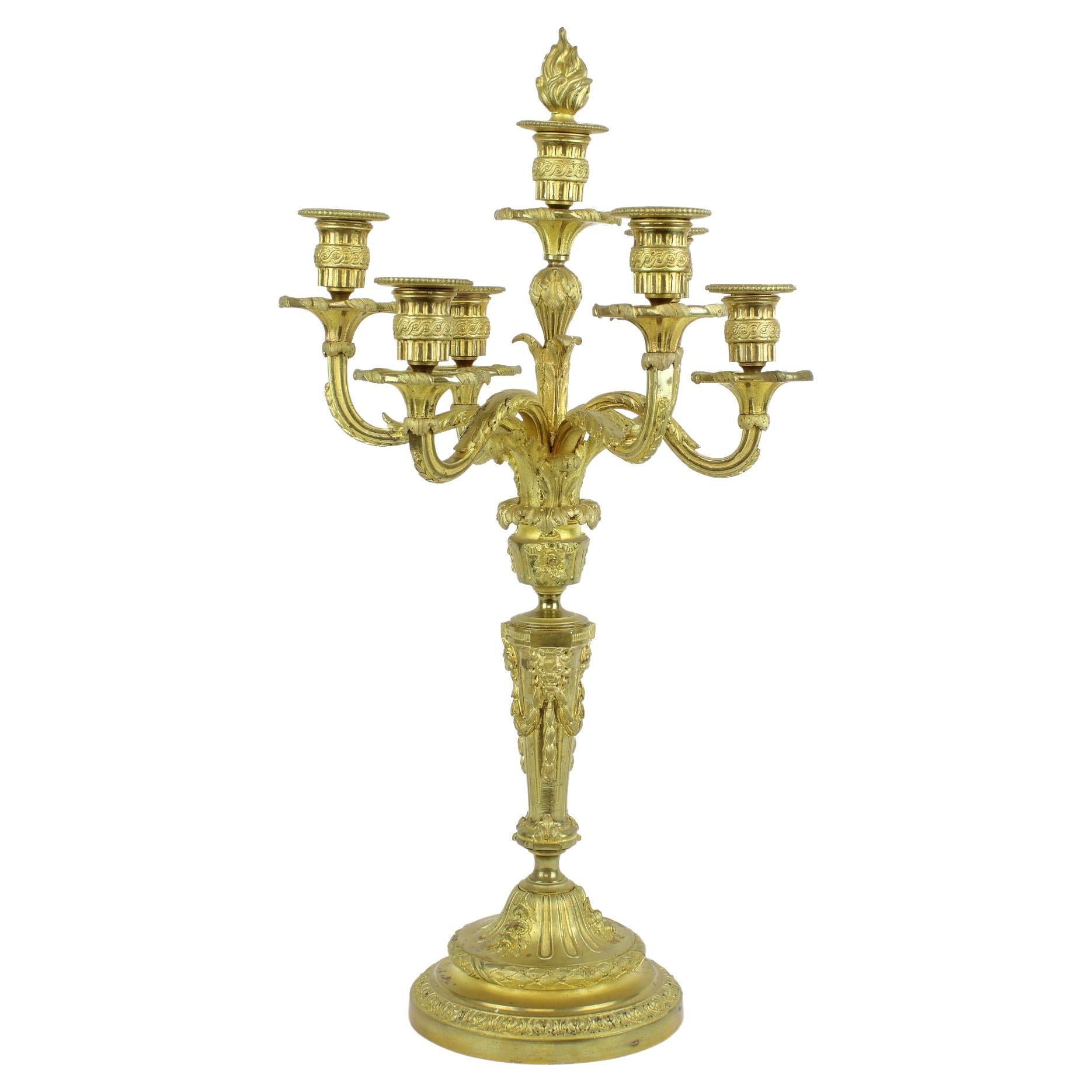 Candélabre français Napoléon III du 19ème siècle à 7 lumières en bronze doré de style Louis XVI