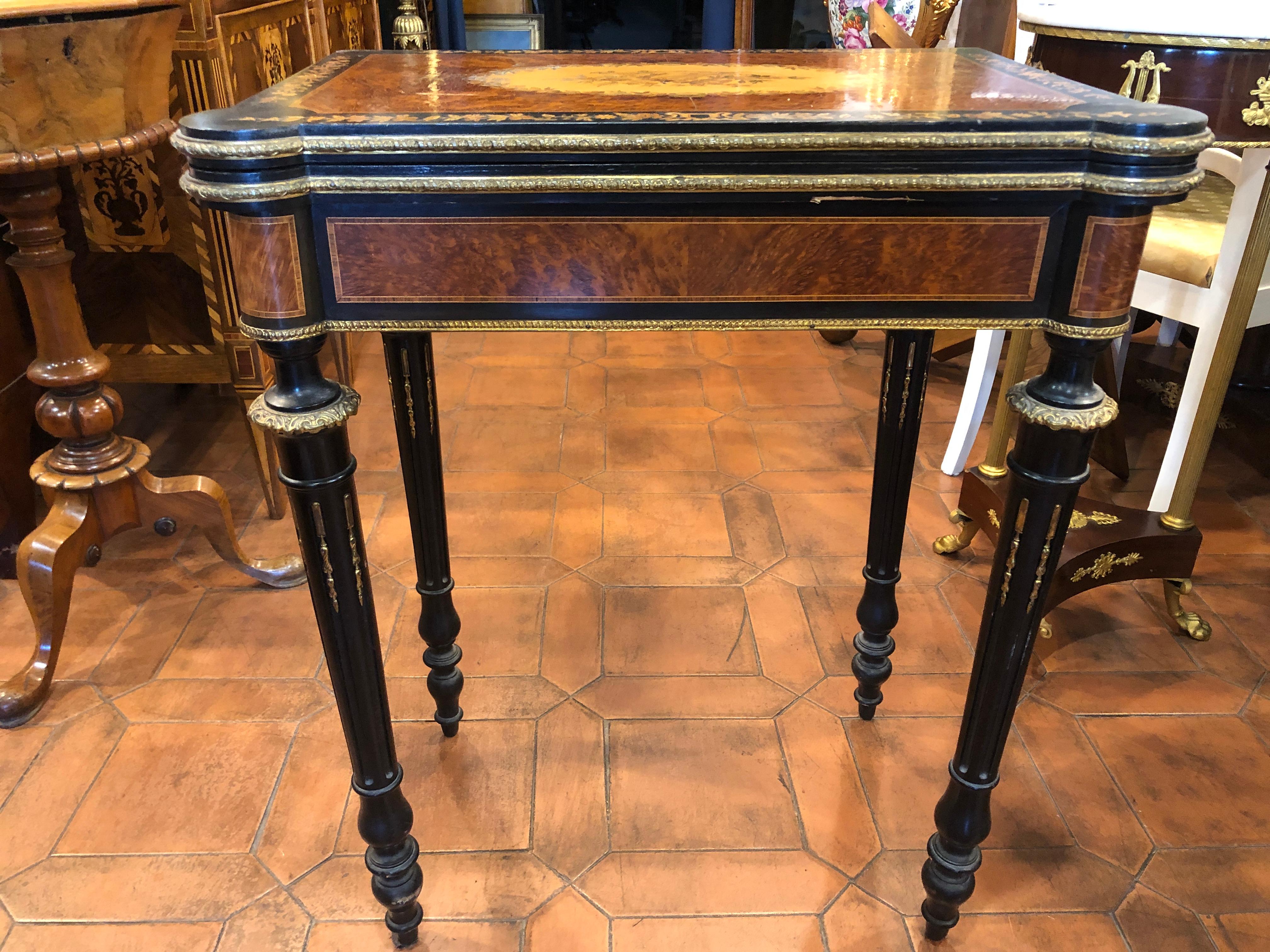French game table in Thuja briar ebonized wooden parts, bird's eye maple and kingwood interior. Marquetry in fruitwood. Applications engraved in gilded bronze.
We issue a “Certificate of Authenticity”.