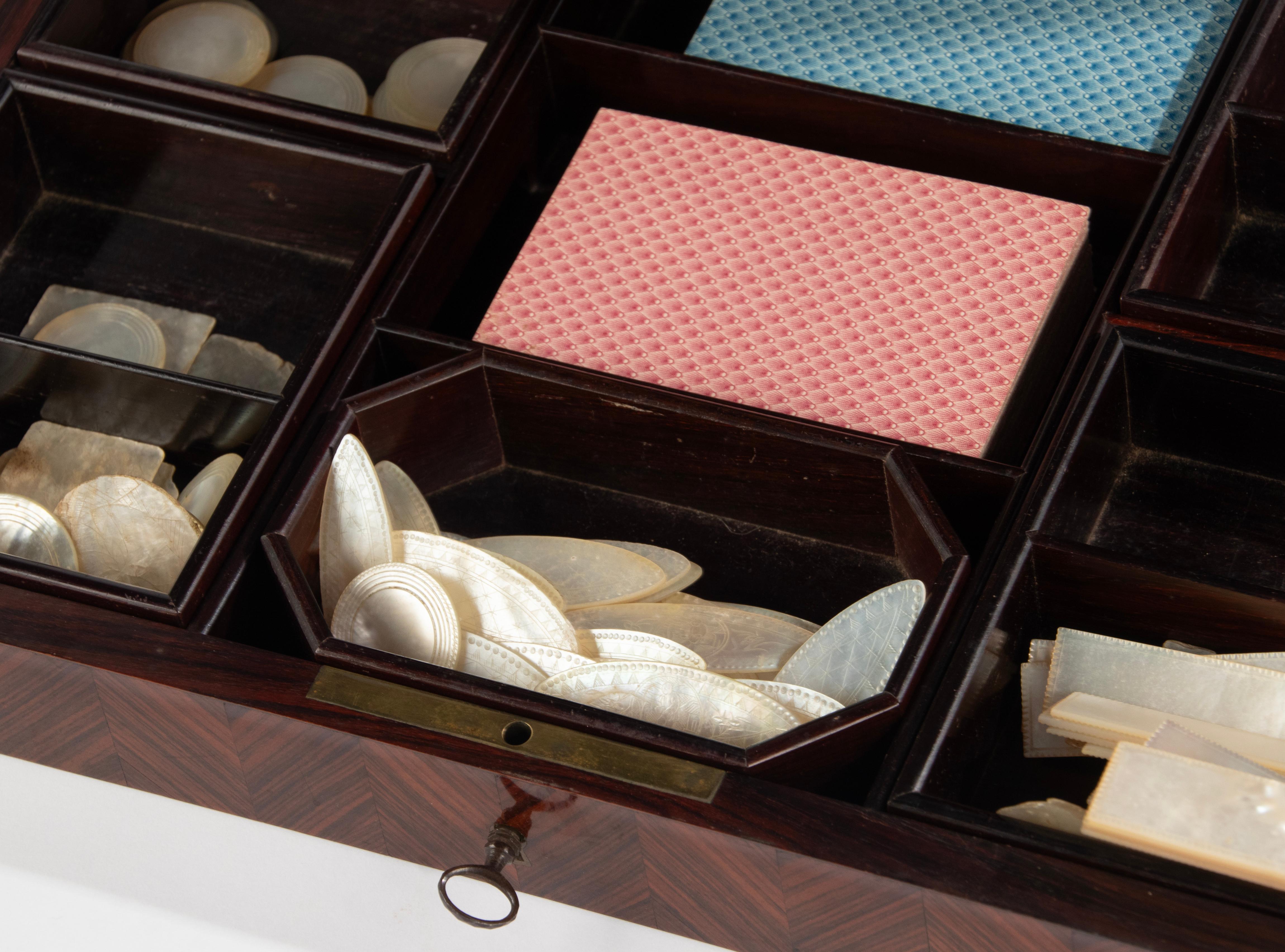 19. Jahrhundert Napoleon III Spiel-Box mit Wurzelholz und Messing im Angebot 8
