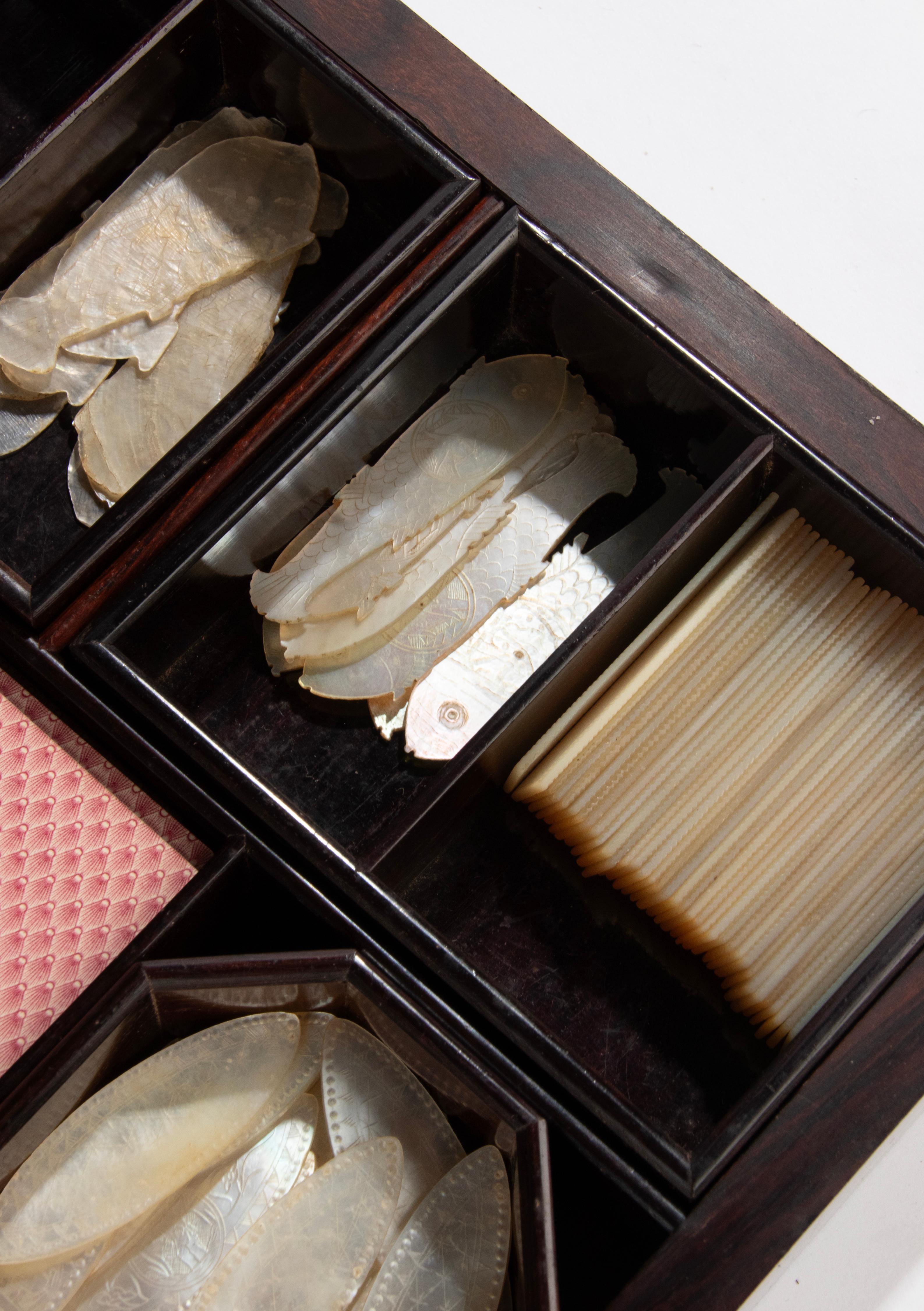 Boîte à jeux Napoléon III du XIXe siècle en bois de ronce et laiton en vente 12
