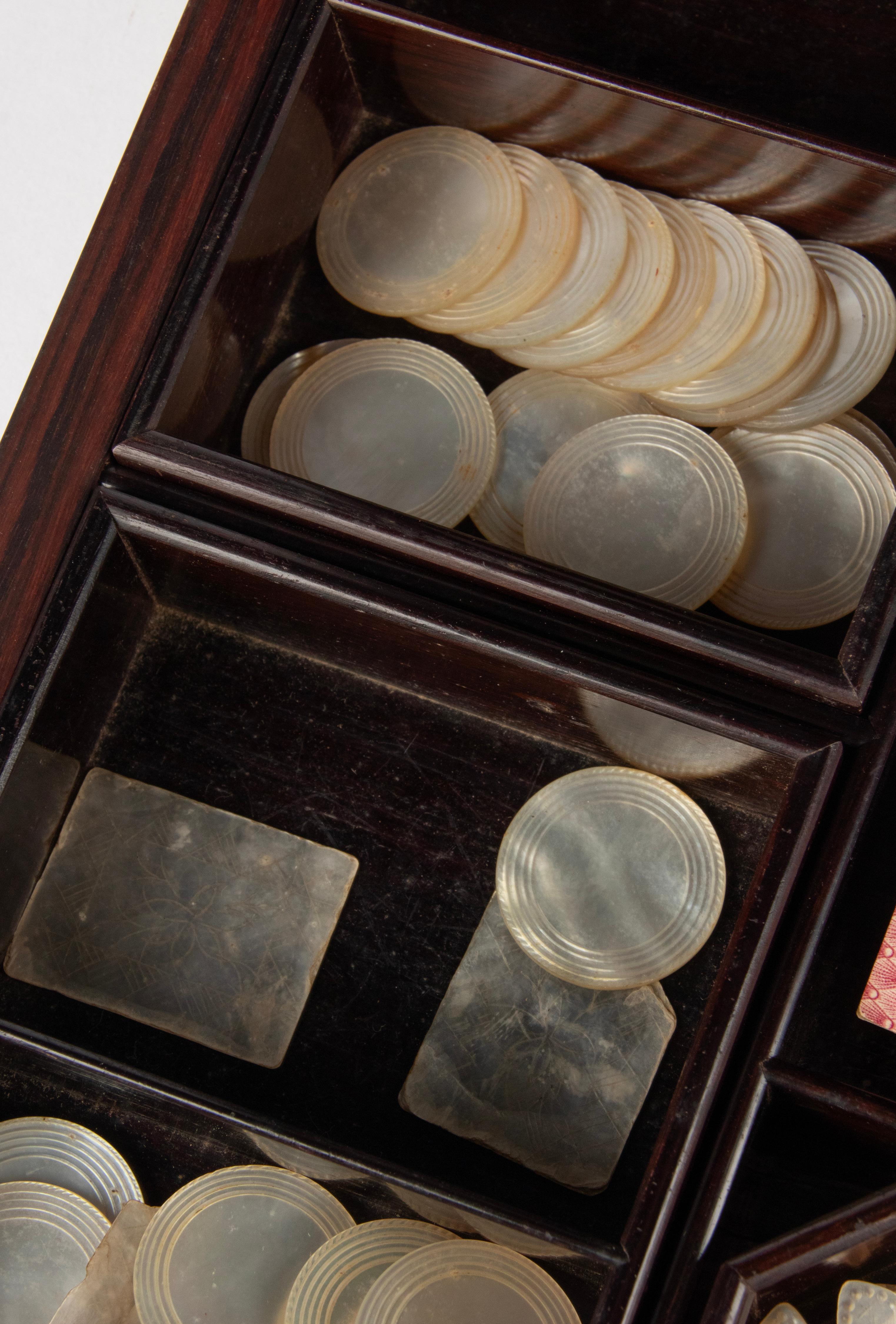 Boîte à jeux Napoléon III du XIXe siècle en bois de ronce et laiton en vente 3