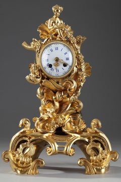 Reloj de bronce dorado estilo Rocaille Napoleón III del siglo XIX