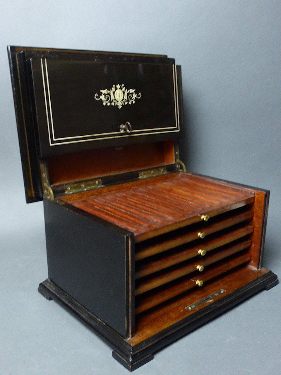 Beautiful Cigar humidor, stamped by Charles Guillaume DIEHL (1811 - 1885), in ebony with inlaid decoration of friezes of scrolls, fleurons and lanceolate leaves, inside with five drawers. 
Signature on the lock: Diehl 12 rue Michel Lecomte