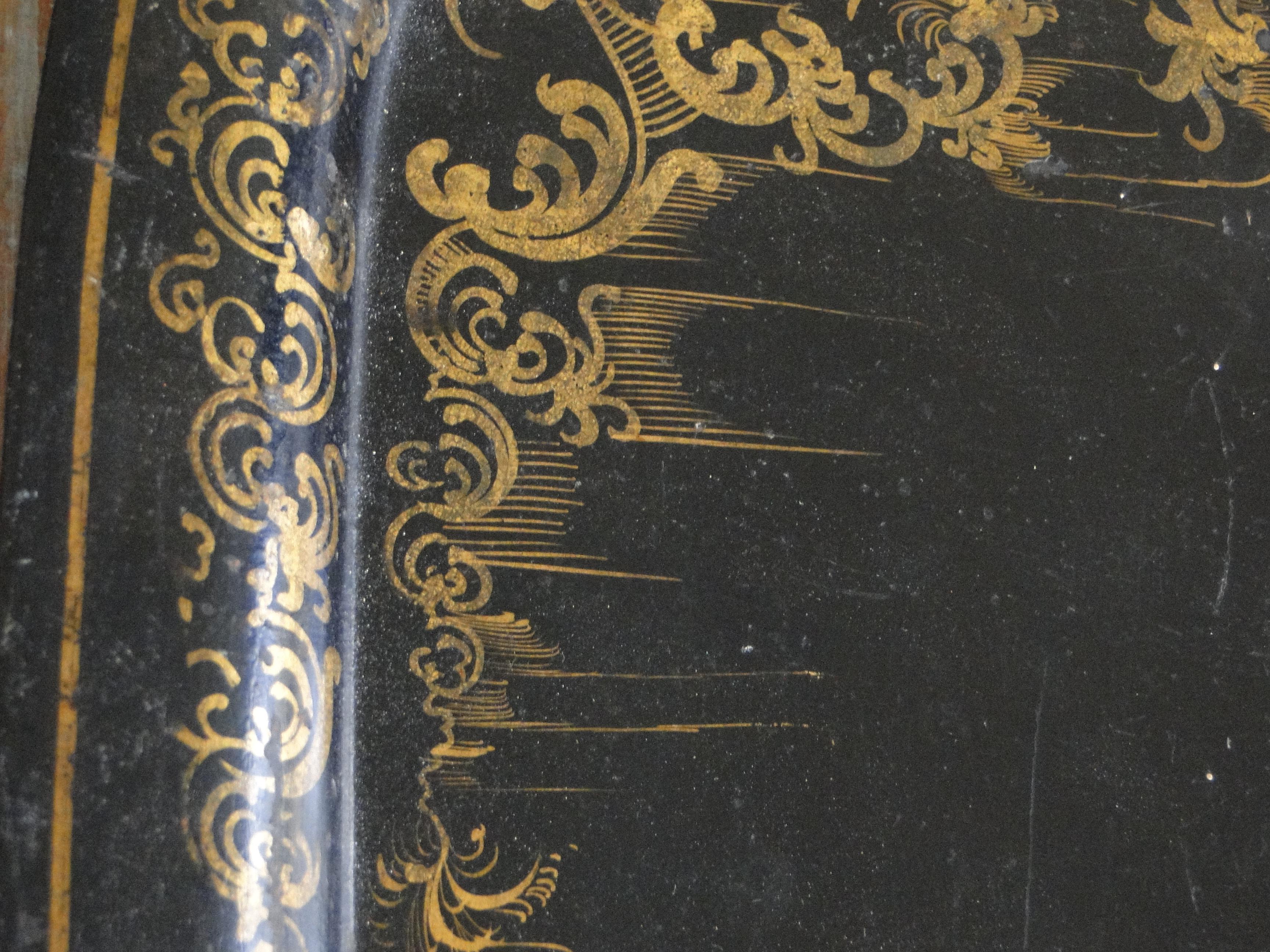 Vassoio in talpa dipinto a mano Napoleone III del XIX secolo in vendita 2