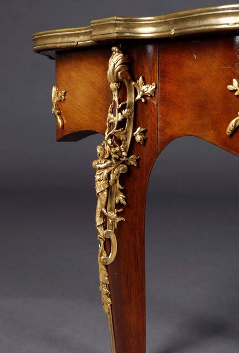XIXe siècle Table d'appoint Napoléon III du 19ème siècle de style Louis Quinze en vente