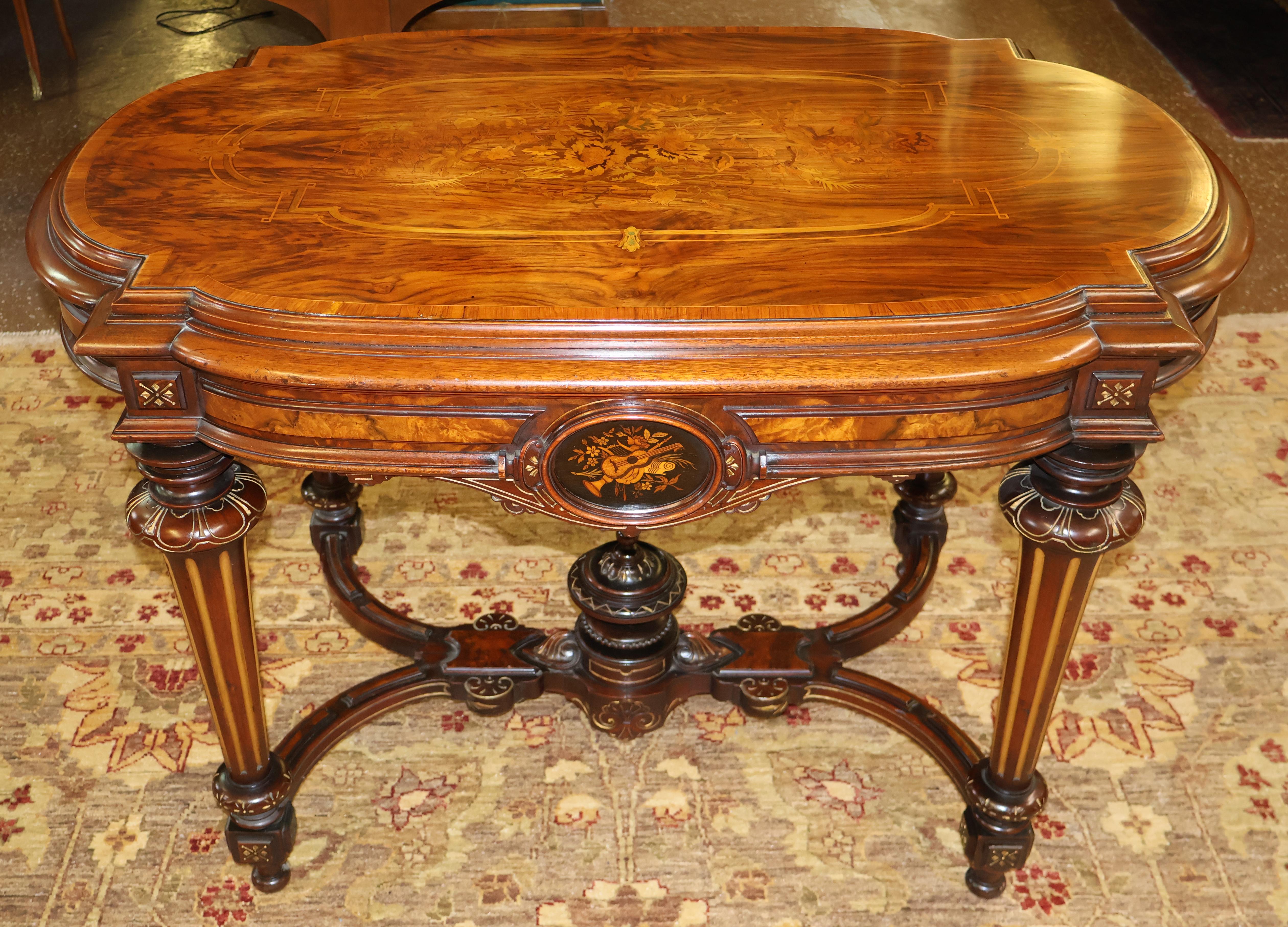 Français Table d'entrée centrale d'appoint en palissandre incrusté Napoléon III du XIXe siècle en vente