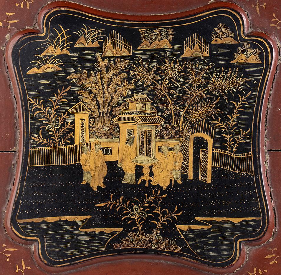 Chinese box , lacquered and painted from the second half of the nineteenth century, finely painted and of excellent workmanship.
In need of supplementary restoration and consolidation.
Missing key