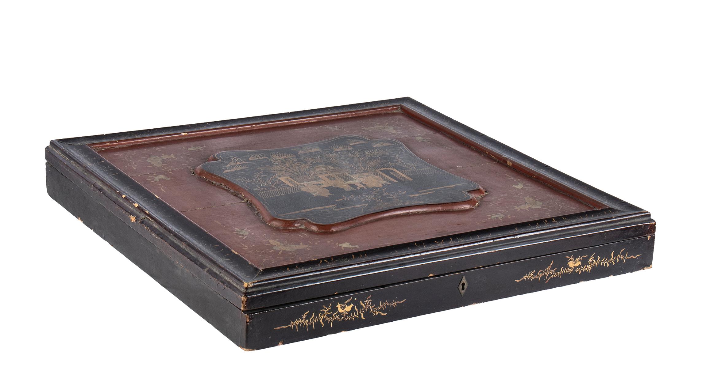 19th Century Napoleon III Lacquered Box Game China In Fair Condition In Roma, RM