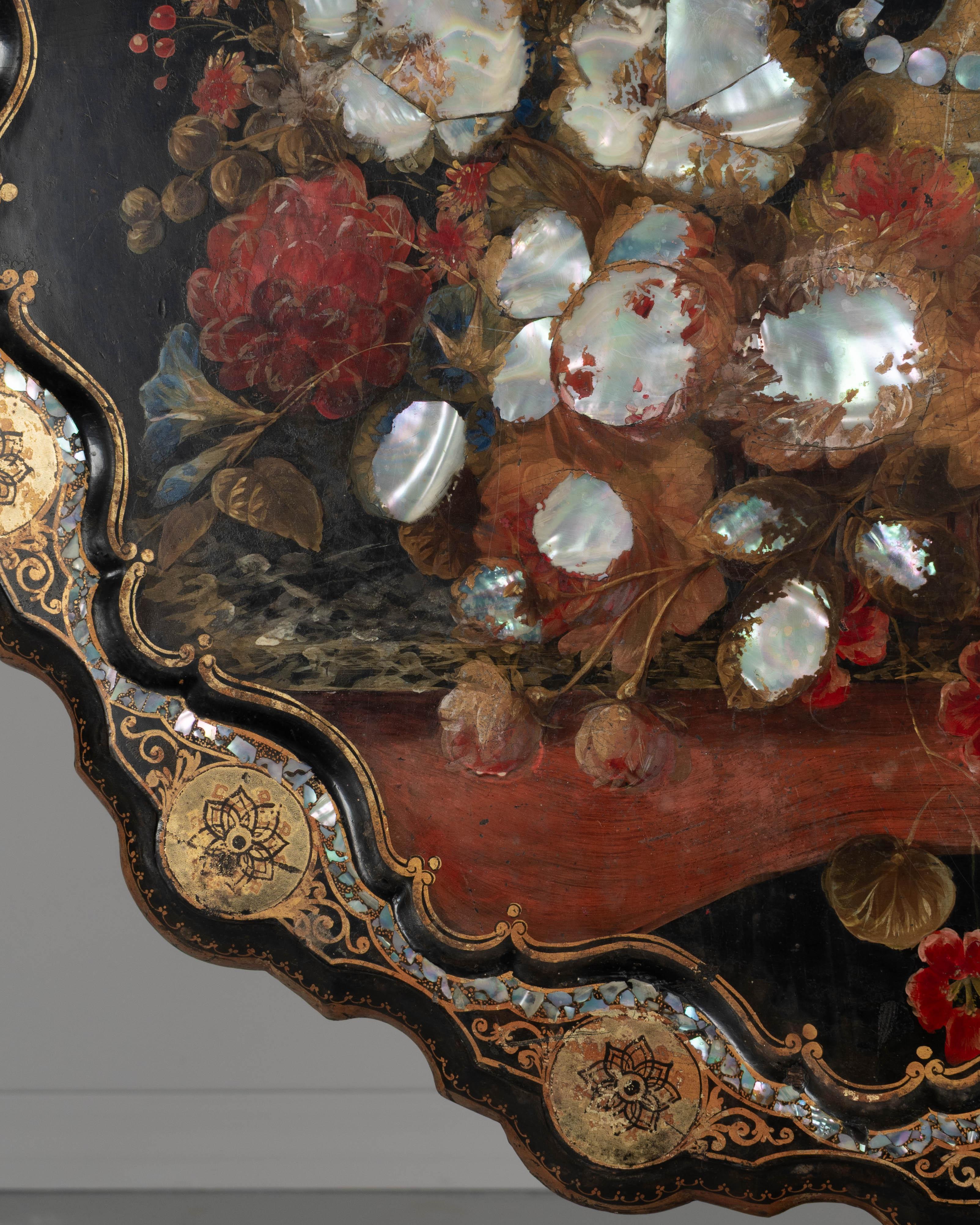 Table à bascule Napoléon III laquée du 19ème siècle en vente 7