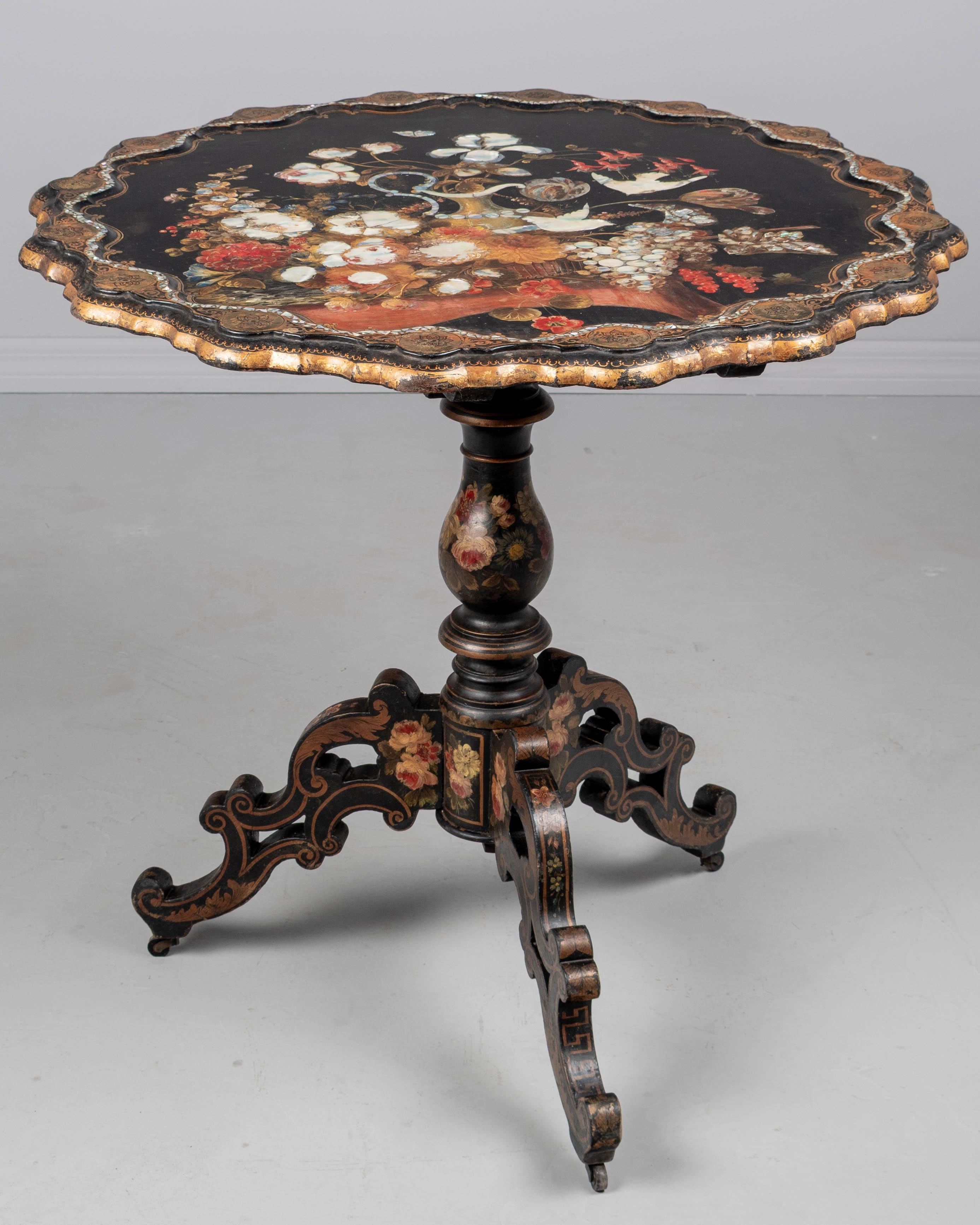 Table à bascule Napoléon III laquée du 19ème siècle en vente 10