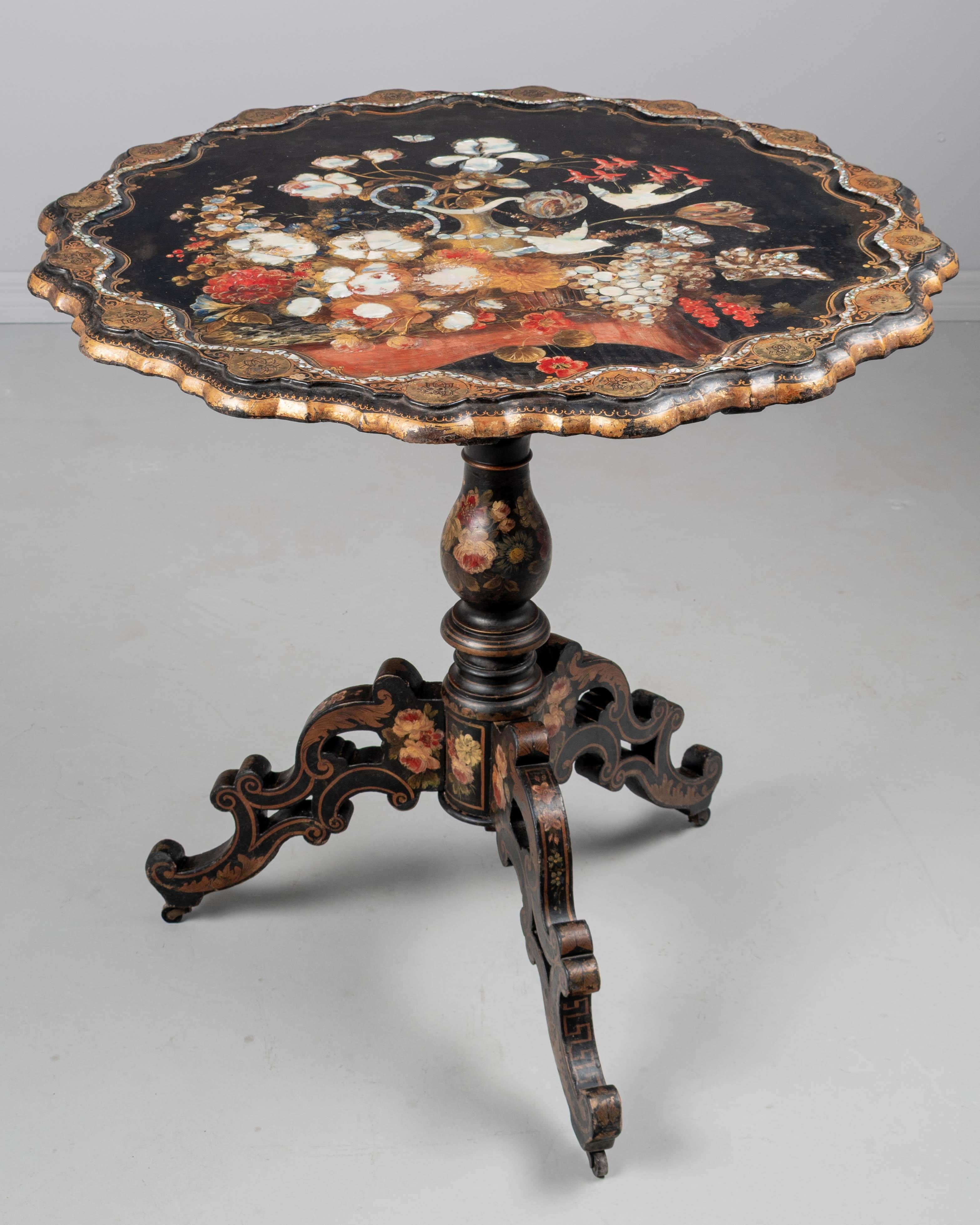 Table à bascule Napoléon III laquée du 19ème siècle en vente 11