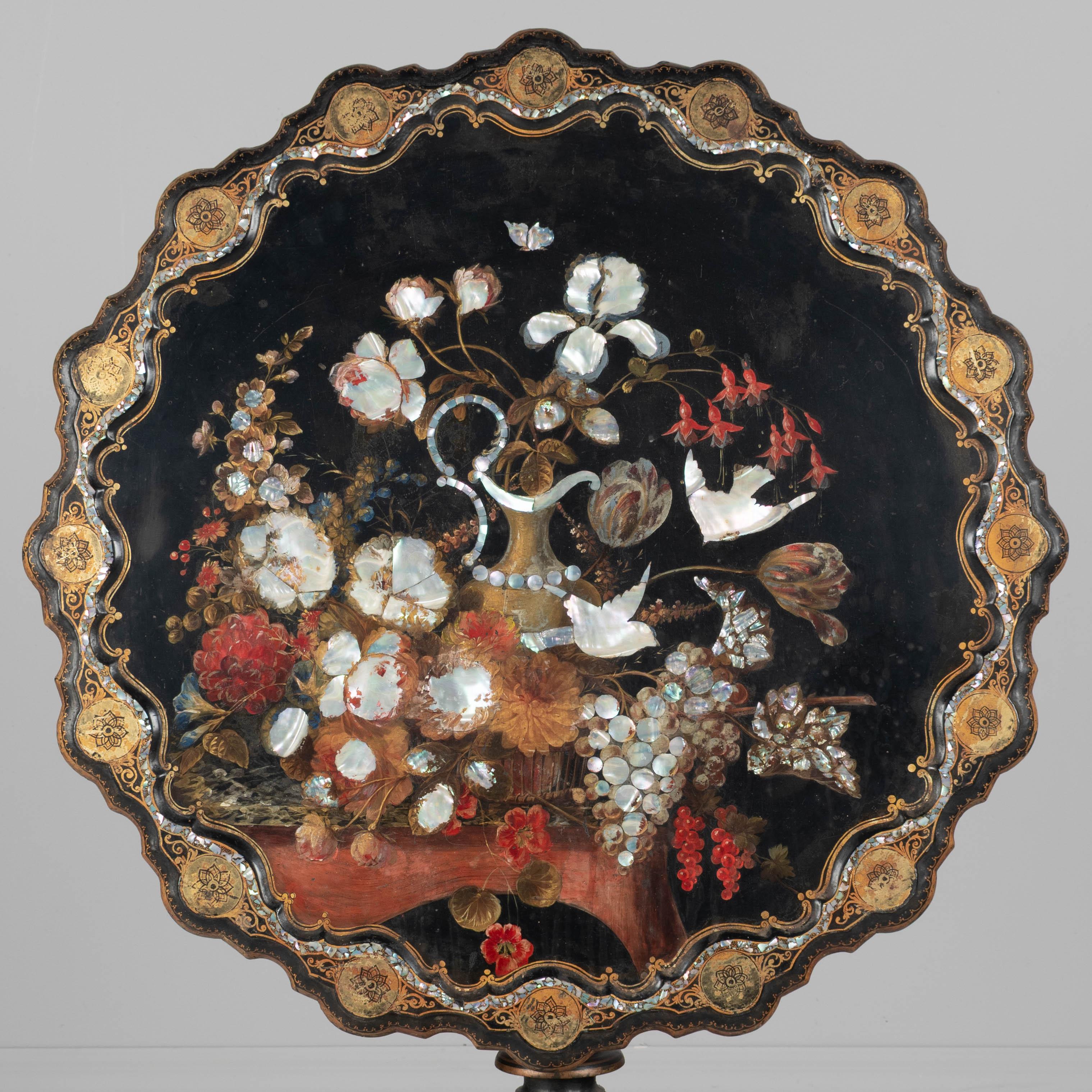 Table à bascule Napoléon III laquée du 19ème siècle en vente 2
