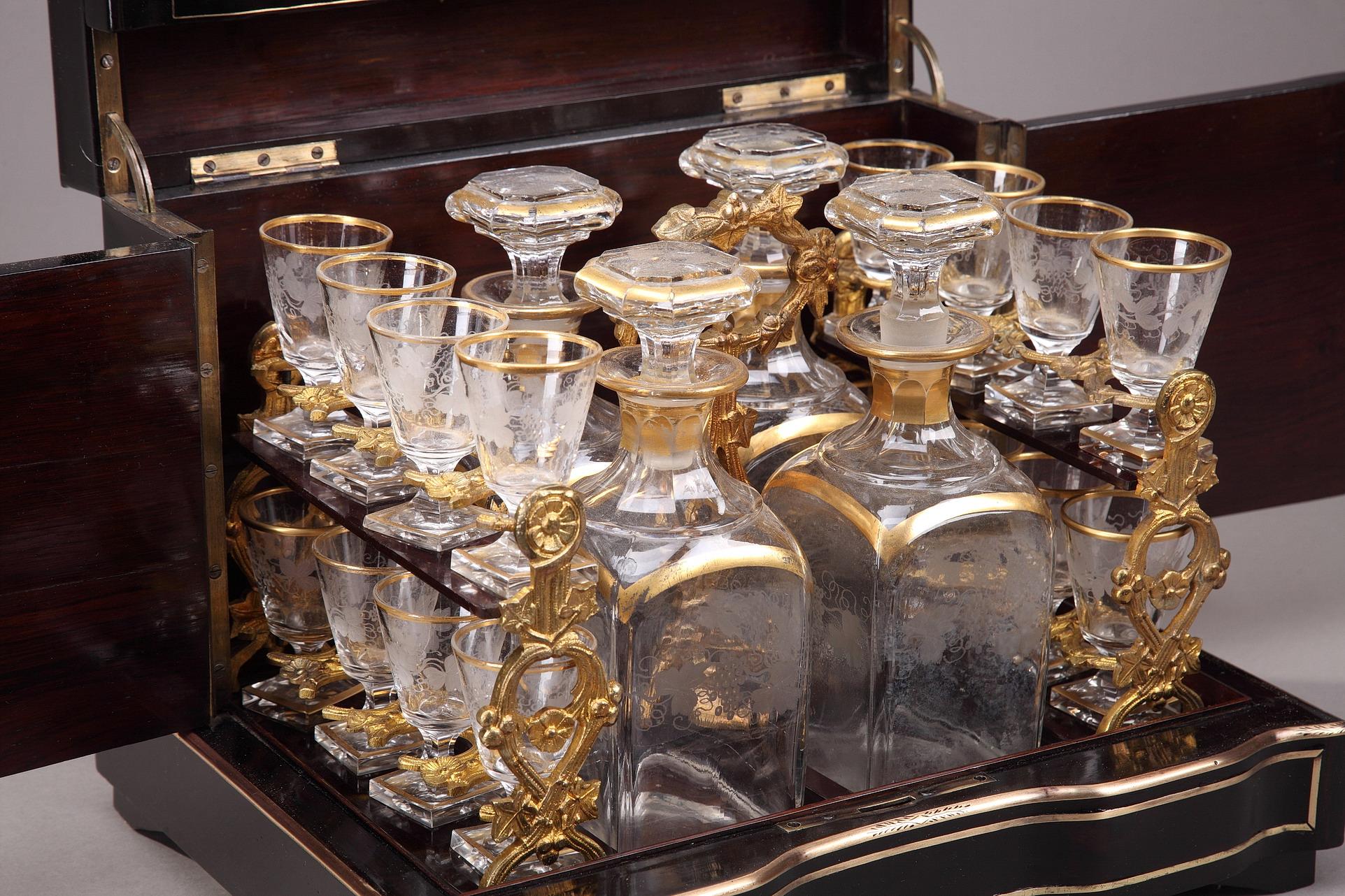 19th Century Napoleon III Liquor Cellar in Ebony with Brass Inlay In Good Condition For Sale In Paris, FR