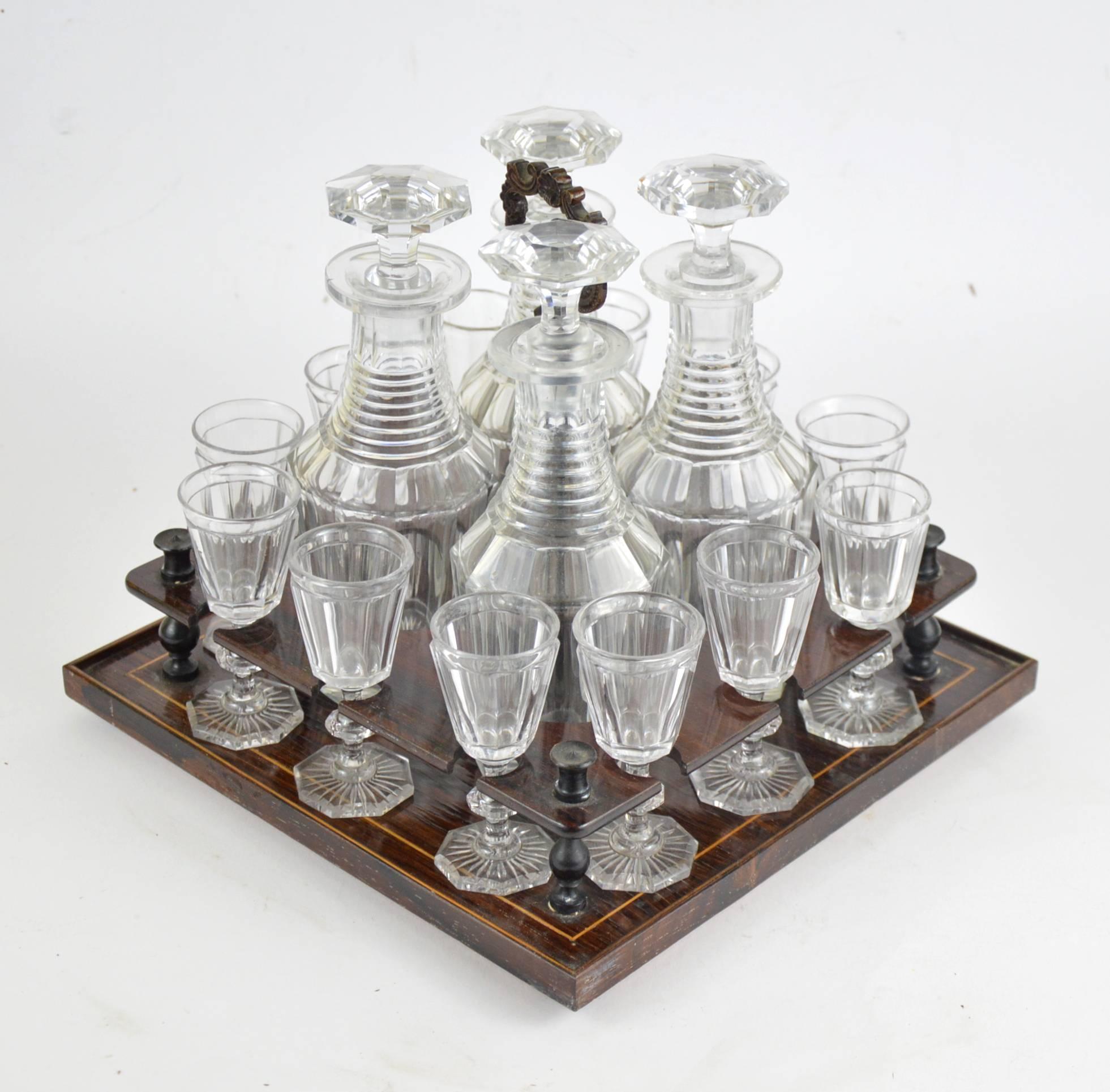 Fin du XIXe siècle Carafes et verres en cristal de la cave Napoléon III à marqueterie de liqueur du 19e siècle
