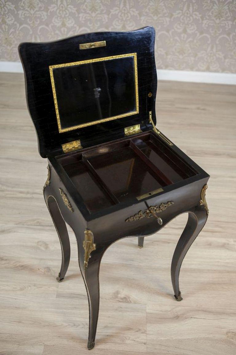 Mahogany Side / Sewing Table in Napoleon III Style From the 19th Century For Sale 2