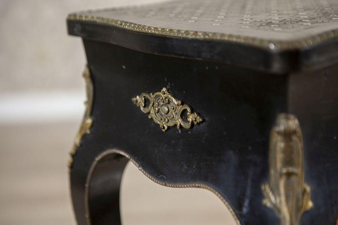 Mahogany Side / Sewing Table in Napoleon III Style From the 19th Century For Sale 5