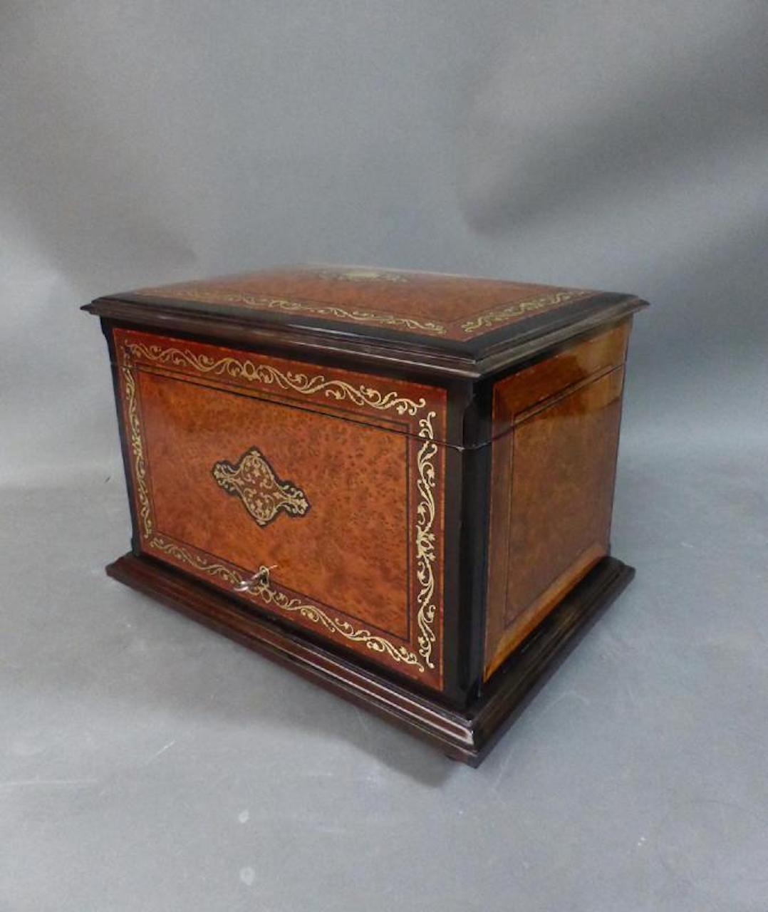 Beautiful cigar cellar from the Tahan house in Paris in 19th century marquetry. 
This cellar is fully restored and in perfect condition with its five storage drawers.