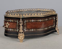 Jardinera o macetero de marquetería Napoleón III del siglo XIX