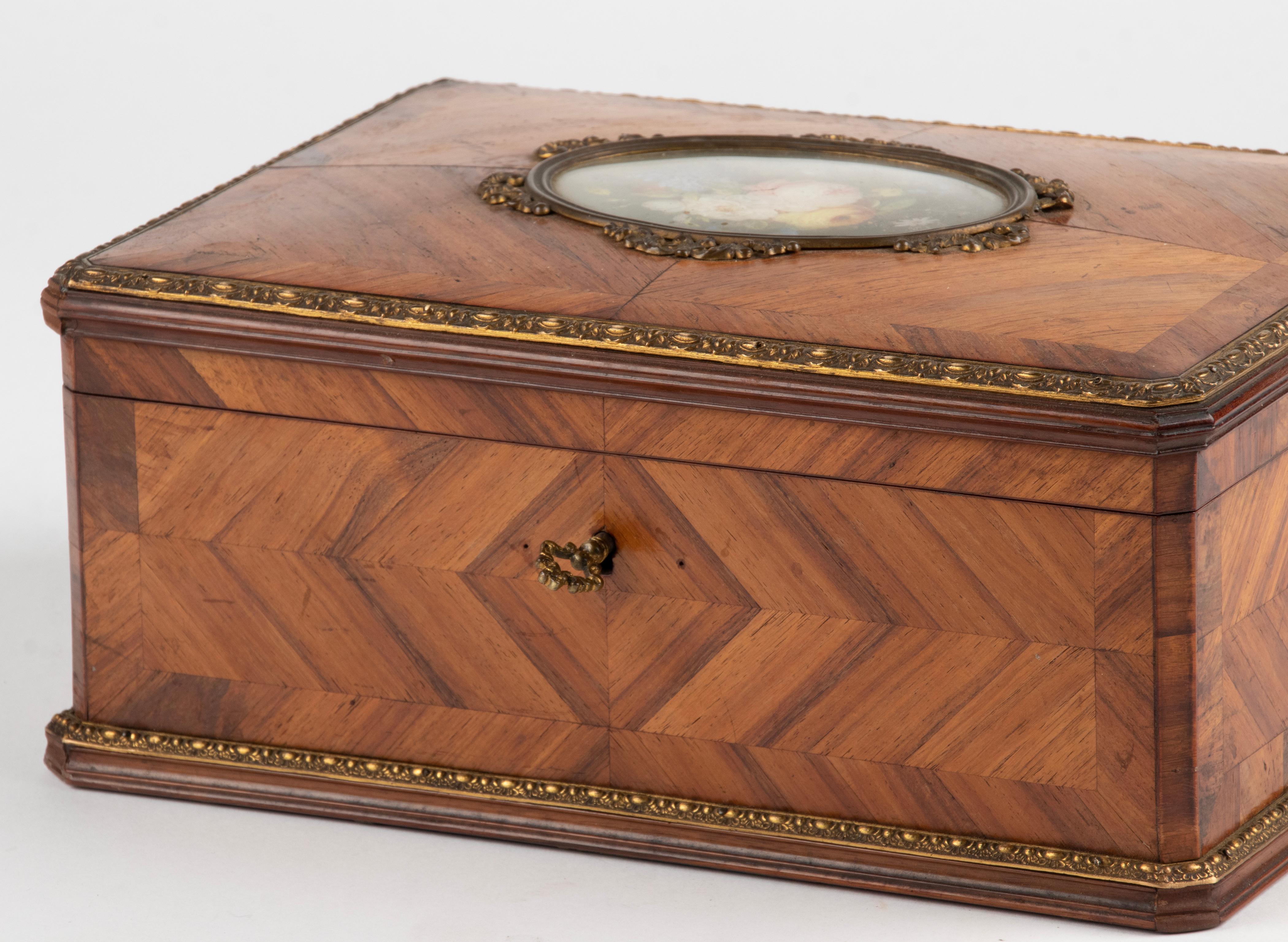 19th Century Napoleon III Marquetry Storage Box In Good Condition In Casteren, Noord-Brabant