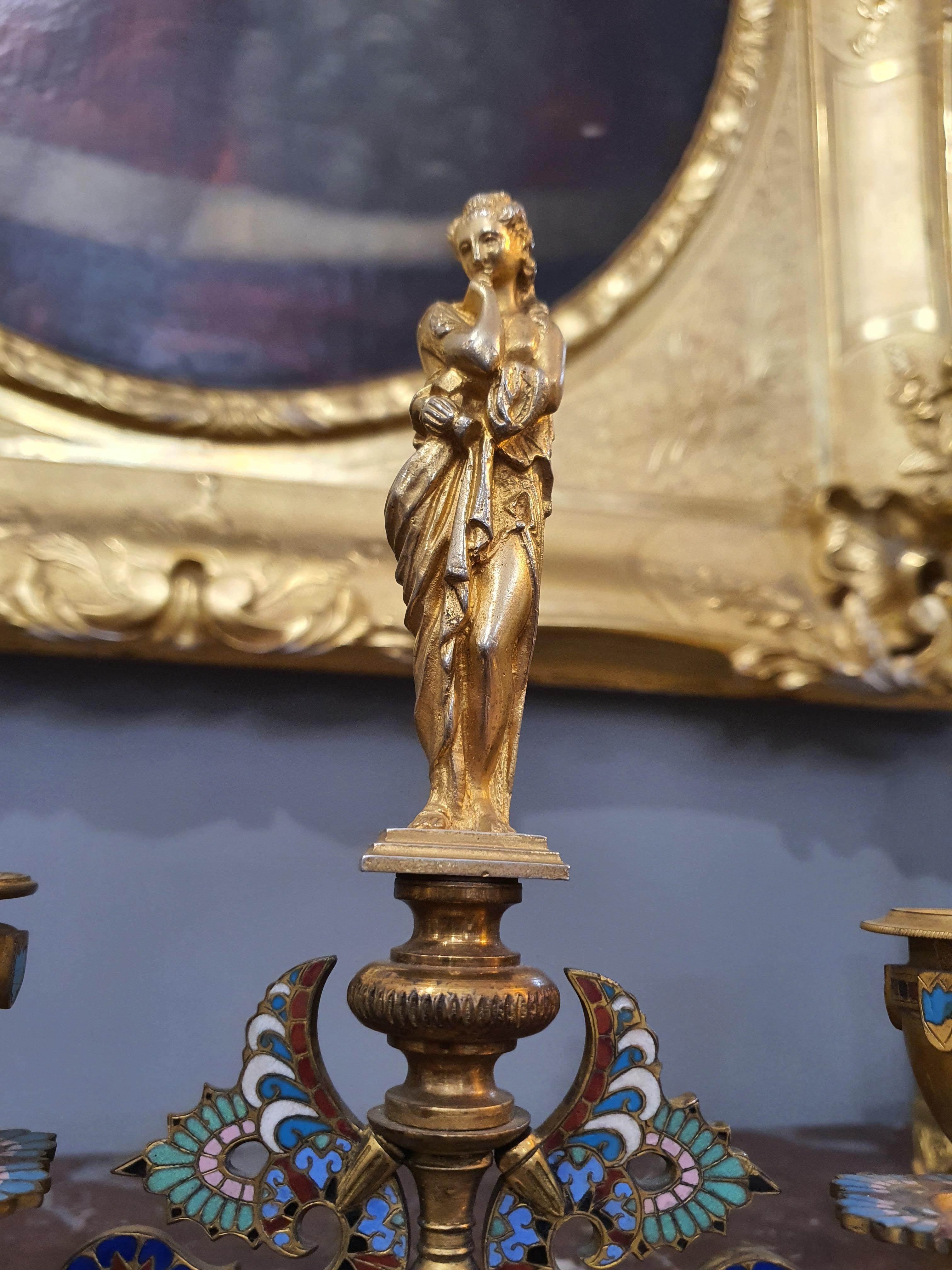 19. Jahrhundert Napoleon III. Paar Kandelaber, vergoldete Bronze, Cloisonné-Emaille (Französisch) im Angebot