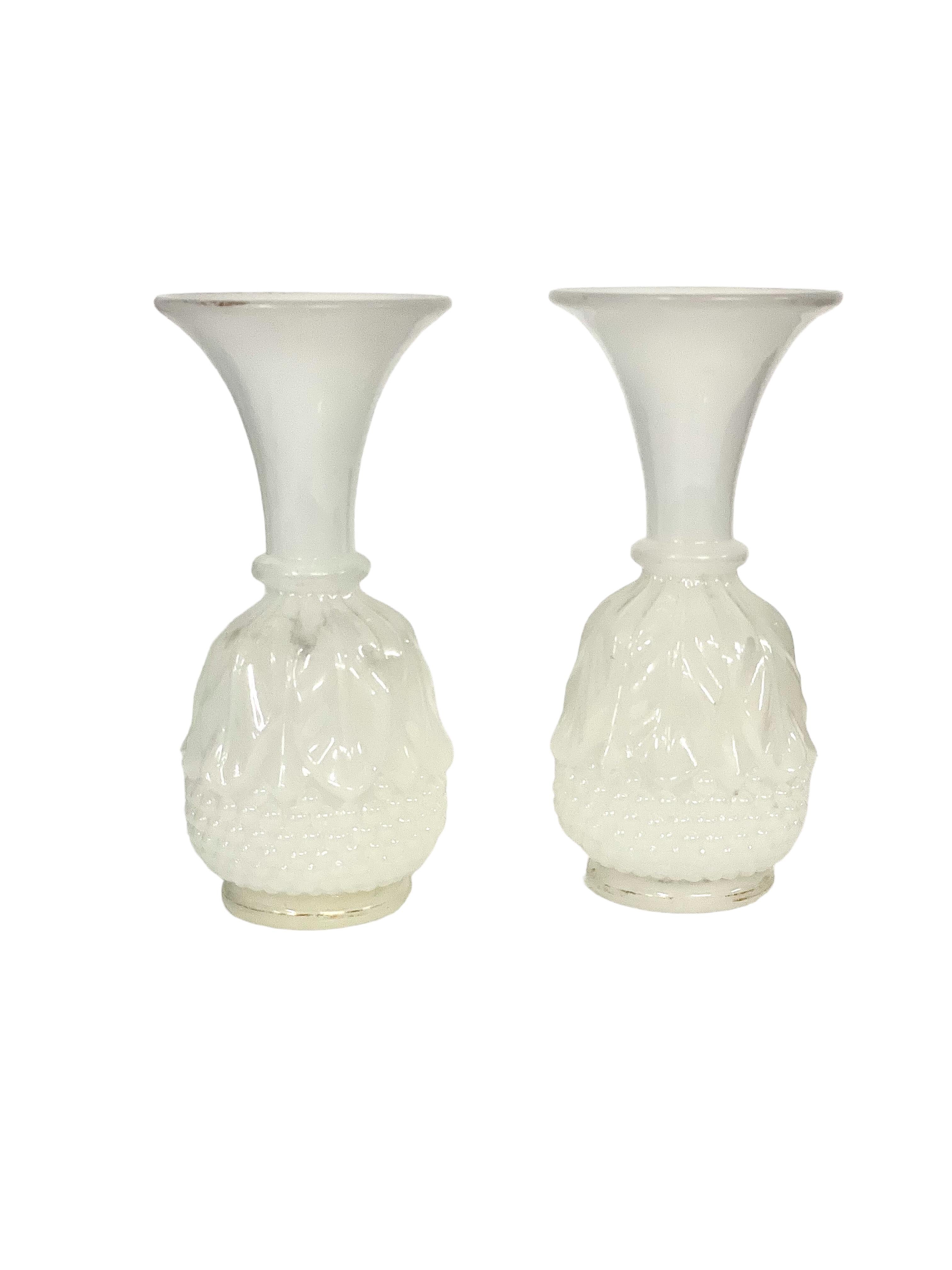 19th Century Napoleon III Pair of White Opaline Vases For Sale 1