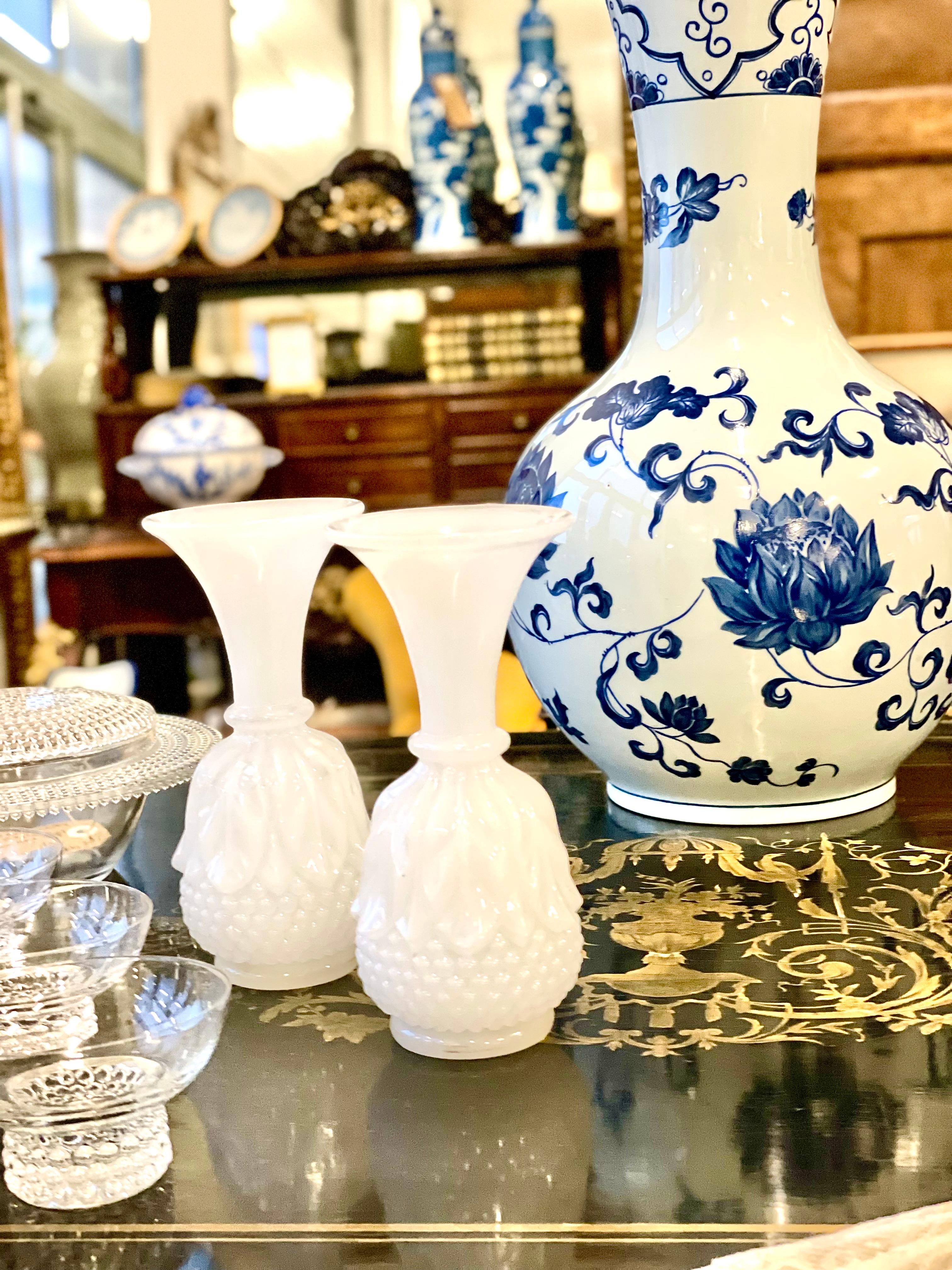 19th Century Napoleon III Pair of White Opaline Vases For Sale 3