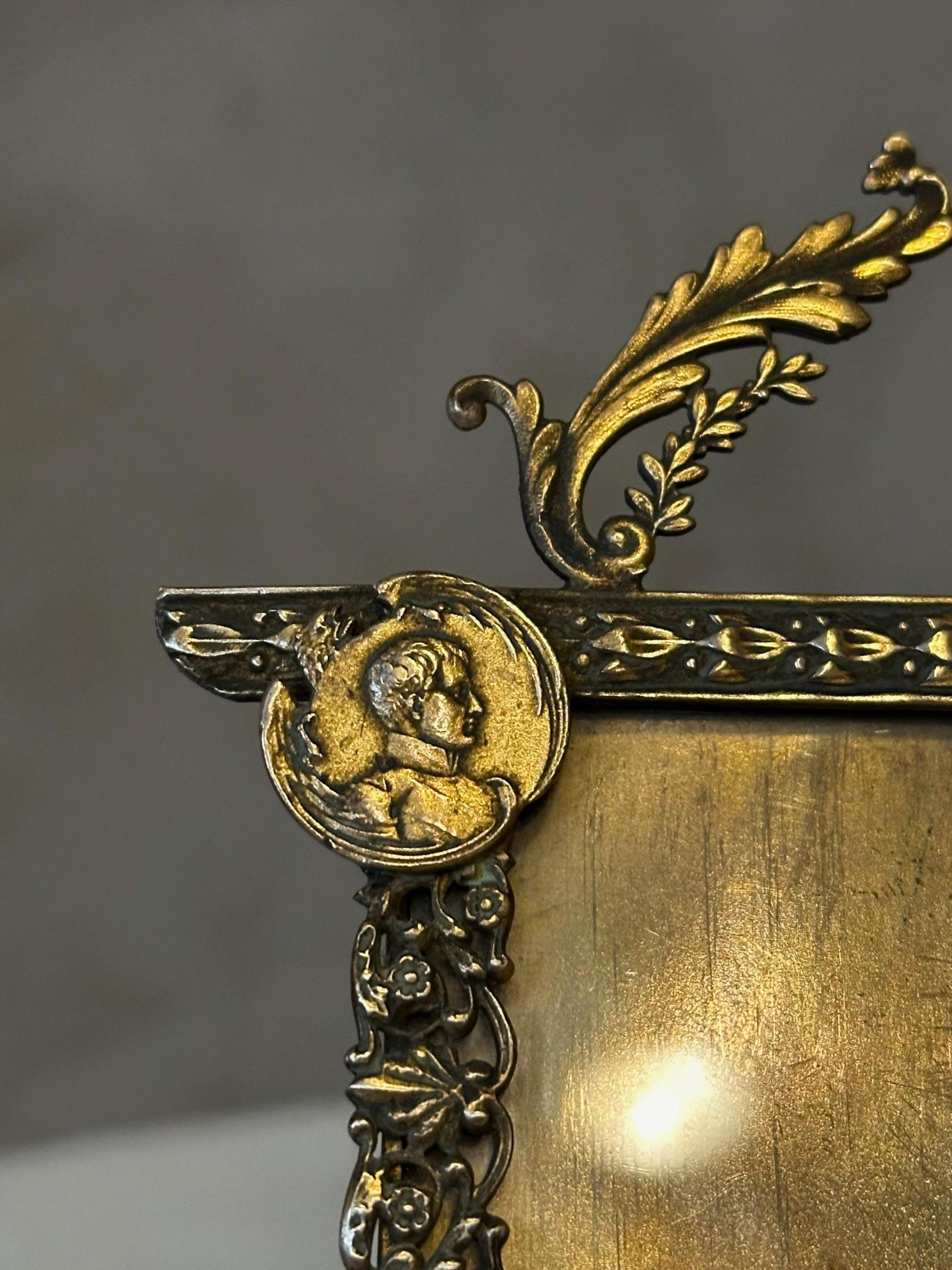 Laiton Cadre en laiton doré d'époque Napoléon III, 19e siècle en vente