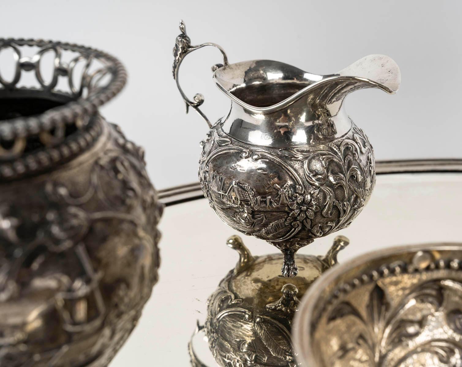 Service à thé en argent massif d'époque Napoléon III, 19e siècle. en vente 1