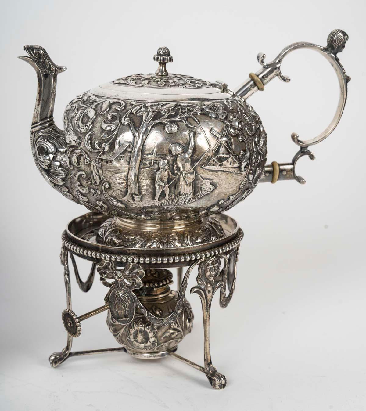 Service à thé en argent massif d'époque Napoléon III, 19e siècle. en vente 3
