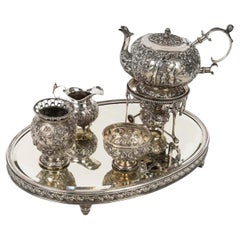 Servicio de té de plata maciza del periodo Napoleón III del siglo XIX.