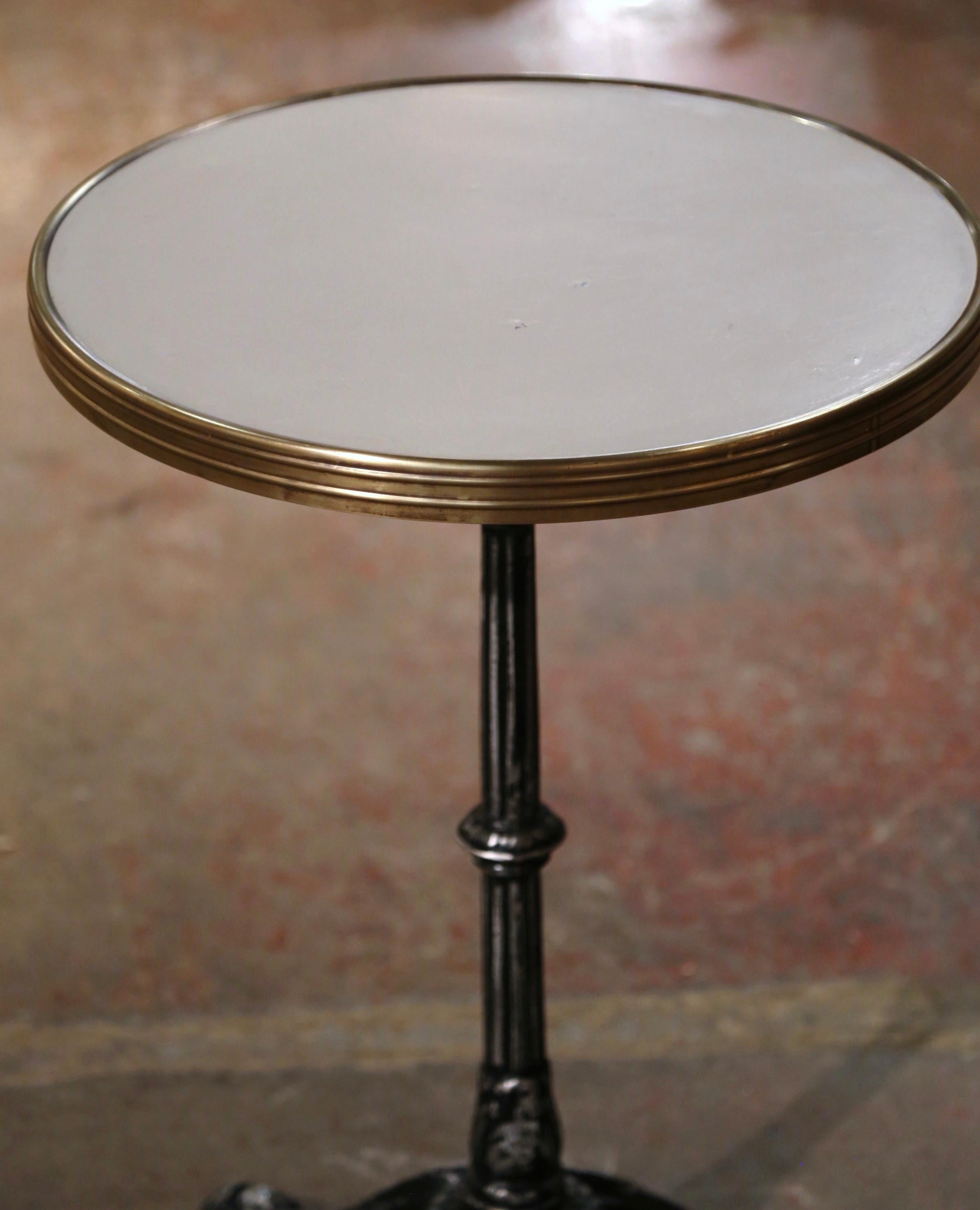 Lucidato Tavolo con piedistallo Bistrot in ferro e ottone lucido del XIX secolo di Napoleone III in vendita