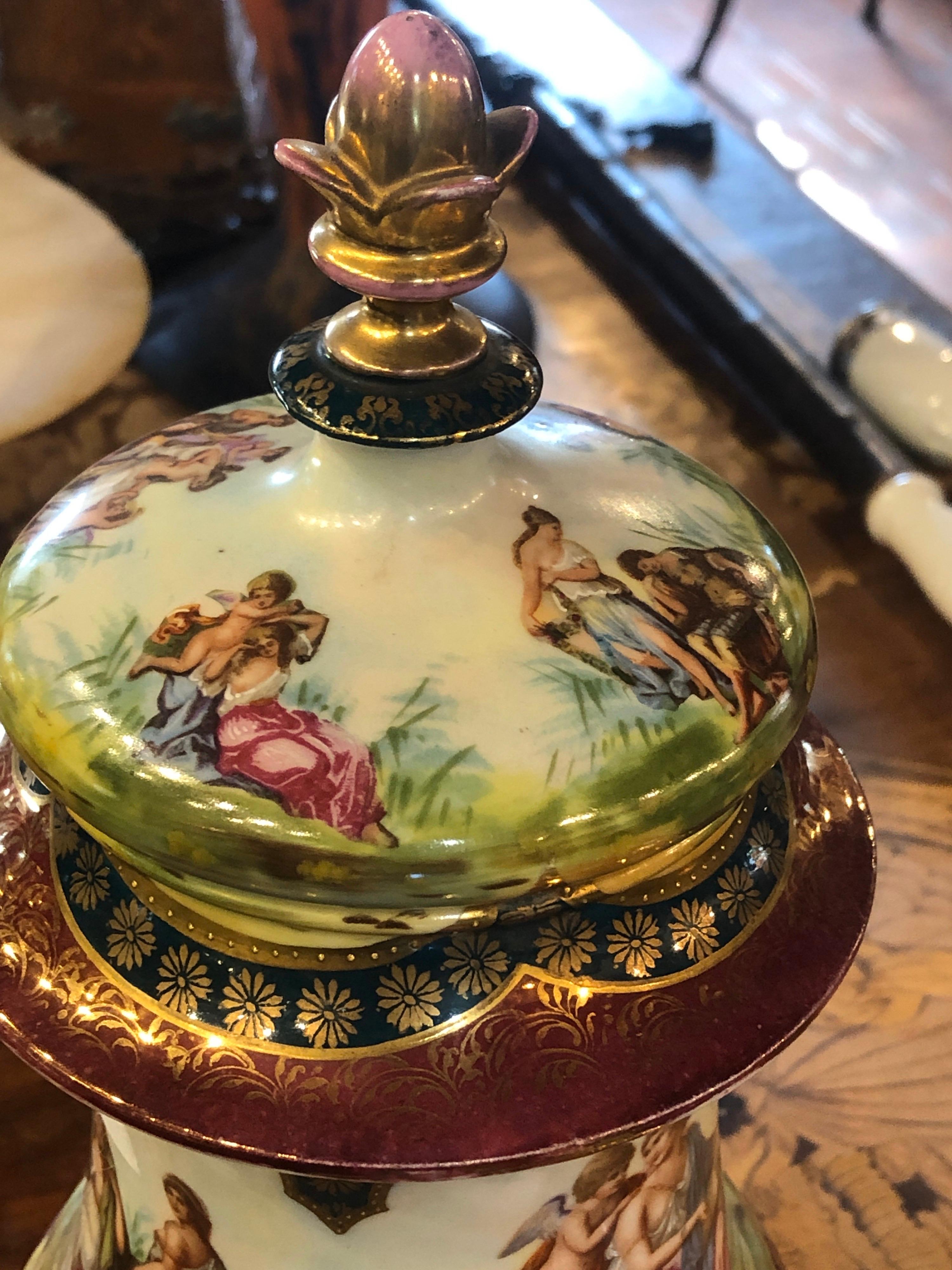 Vases en porcelaine Napoléon III du 19ème siècle, urne Royal Vienna peinte, années 1870 3