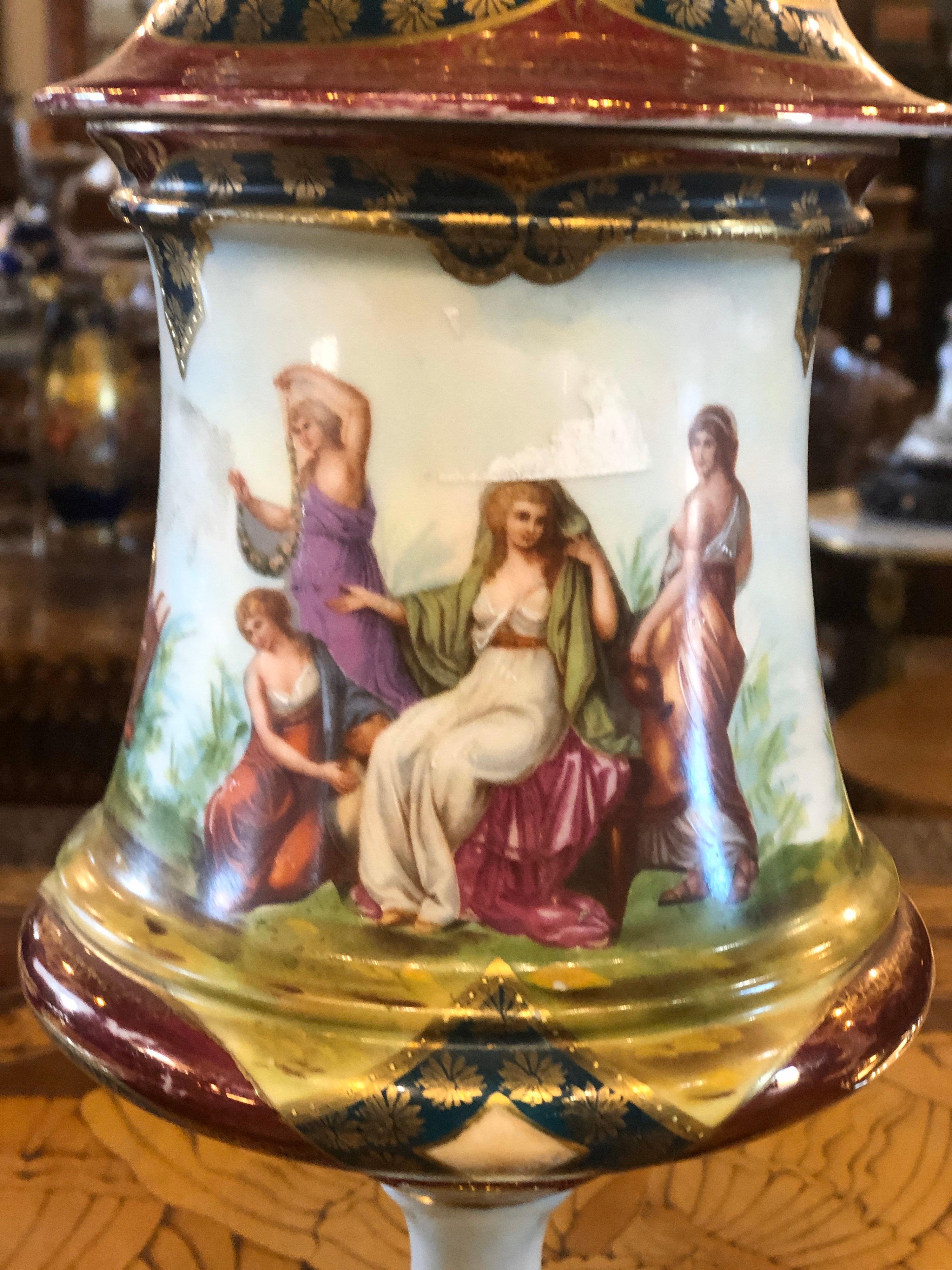 Peint à la main Vases en porcelaine Napoléon III du 19ème siècle, urne Royal Vienna peinte, années 1870