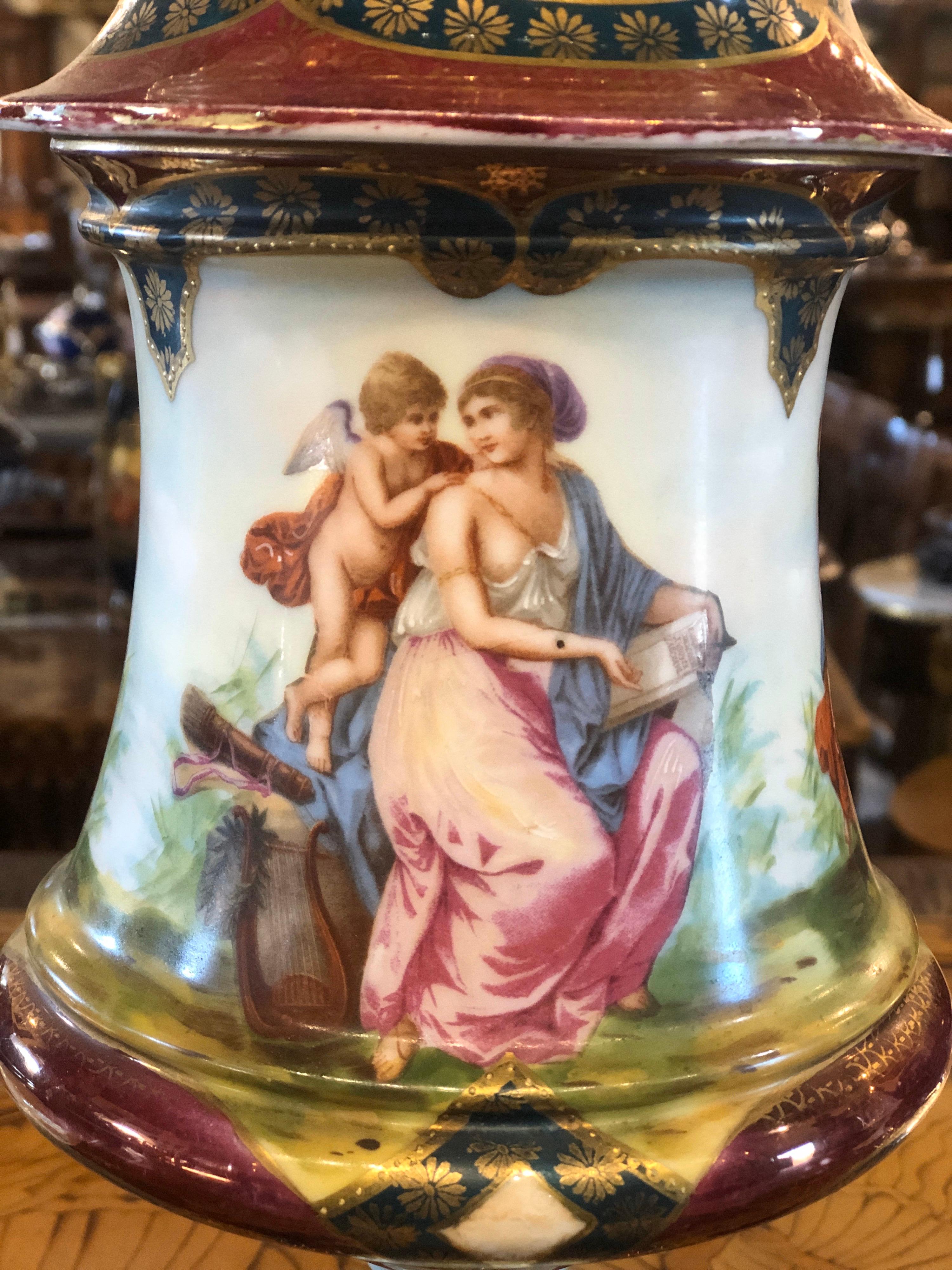 19th Century Napoleon III Porcelain Vases Urn Royal Vienna Painted, 1870s In Good Condition For Sale In Roma, RM