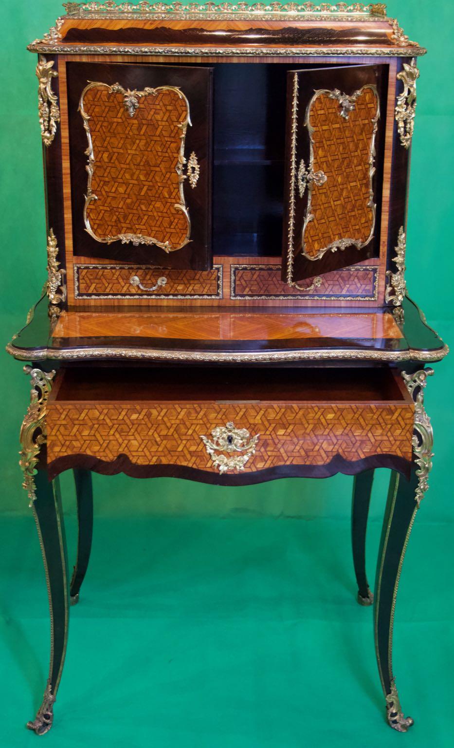 Mid-19th Century 19th Century French Napoleon III Rosewood and Kingwood  Writing Table, 1850s