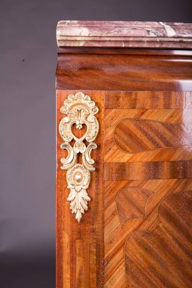 19. Jahrhundert Napoleon III Palisander geschwungenen Beinen Seite Kabinett Kommode (Vergoldet) im Angebot