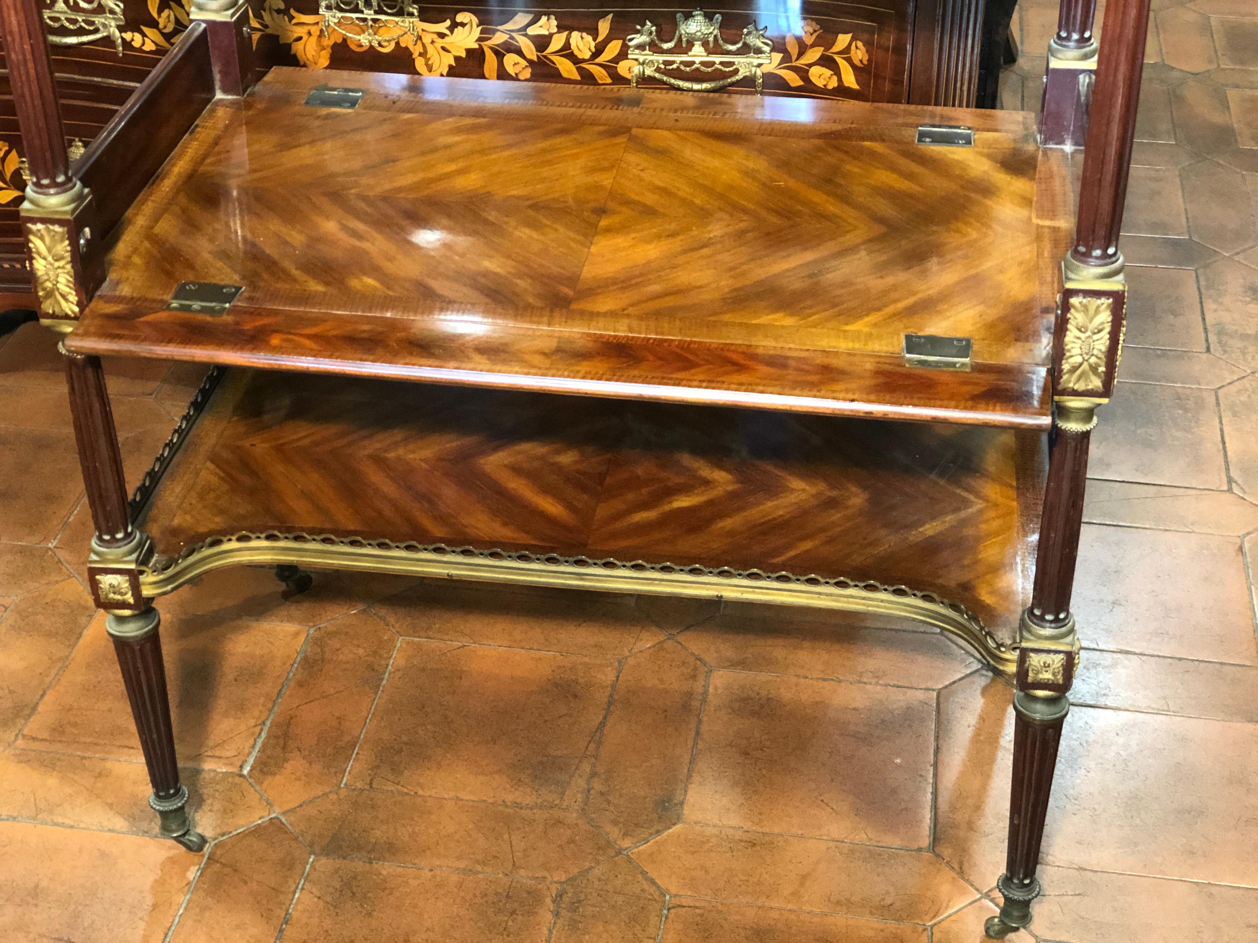 19th Century Napoleon III Rosewood France Étagère Table, 1860s In Good Condition In Roma, RM