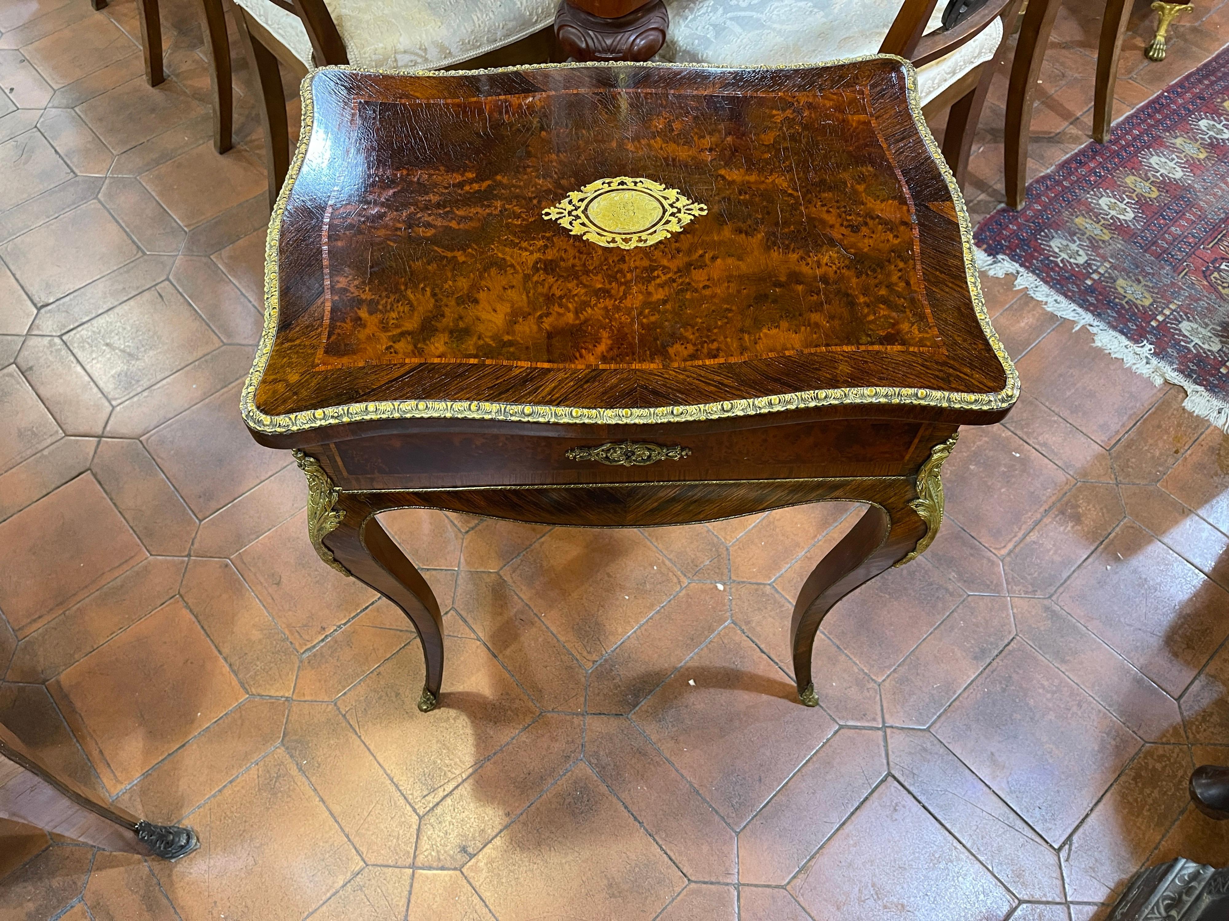 Rare French Vanities table, signed by Paul Sormani (1817 - 1876) , in rosewwod , amboyna , bronze and brass. 
Signed on the lock 