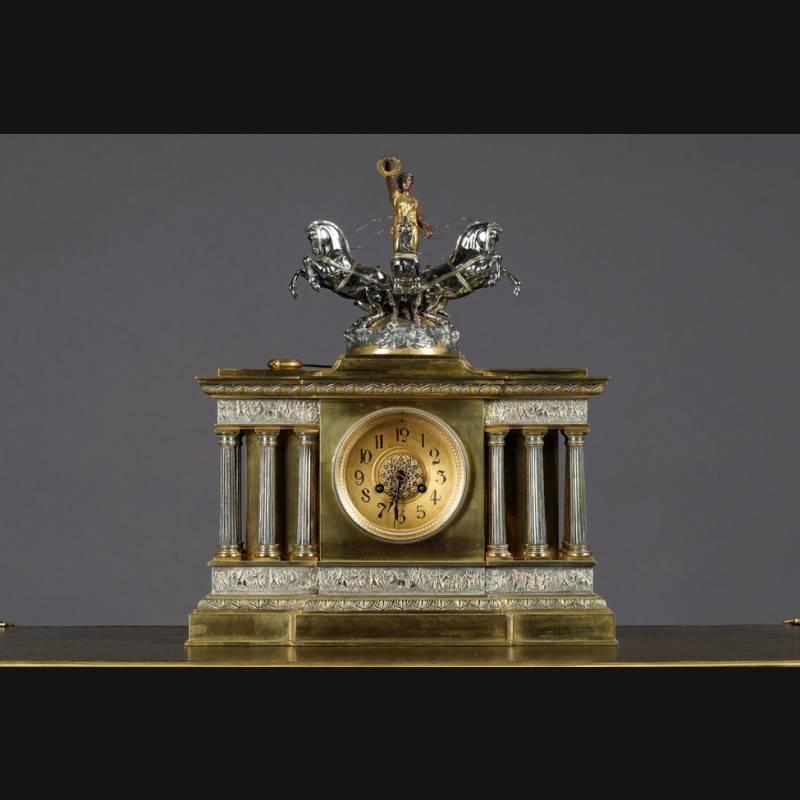 Architectural salon clock pendule fireplace clock Napoleon III, circa 1850-1870, Paris.
Fire-plated and silver plated housing. Architecturally designed housing, surrounded by fully carved columns and circulated, crowned by fullplastic figure of the